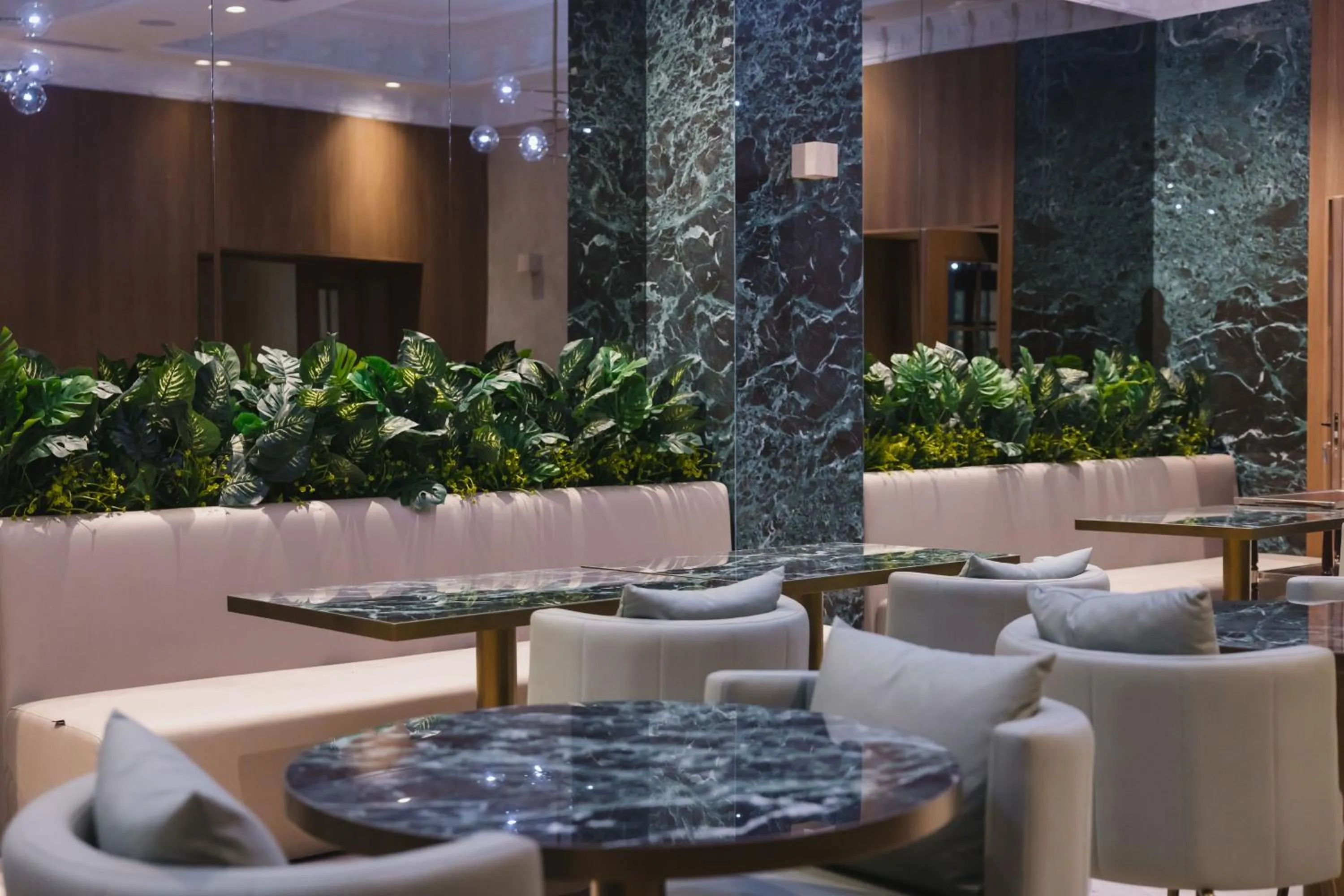 Restaurant/places to eat in Sazani Hotel