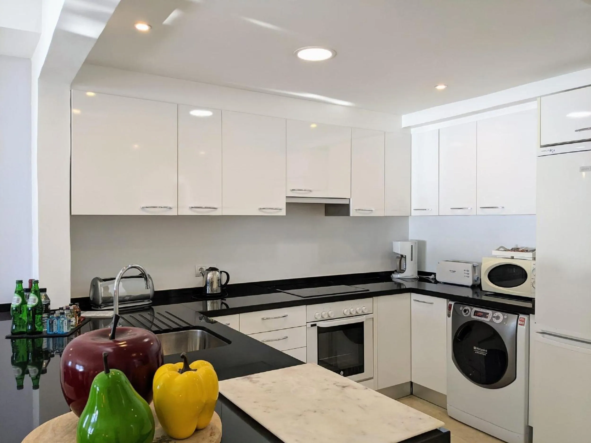 Kitchen or kitchenette in Coral Beach Aparthotel