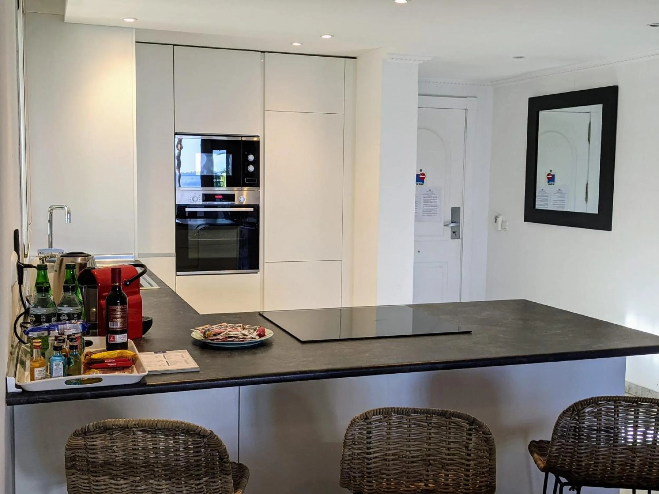 Kitchen or kitchenette in Coral Beach Aparthotel