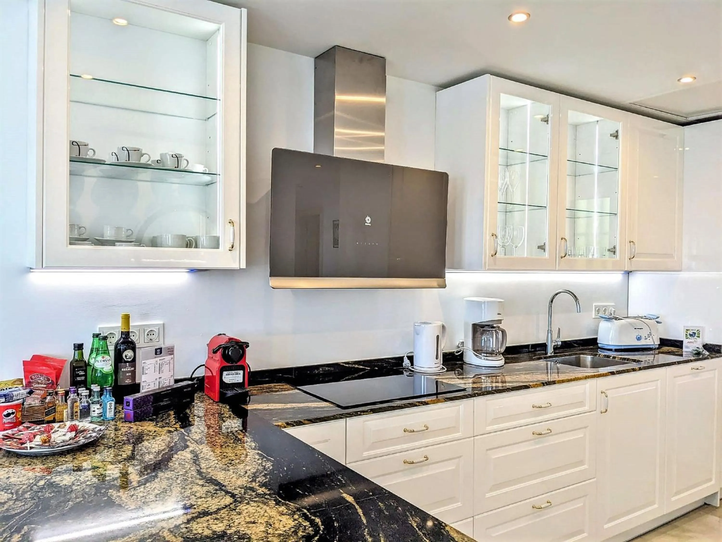 kitchen in Coral Beach Aparthotel