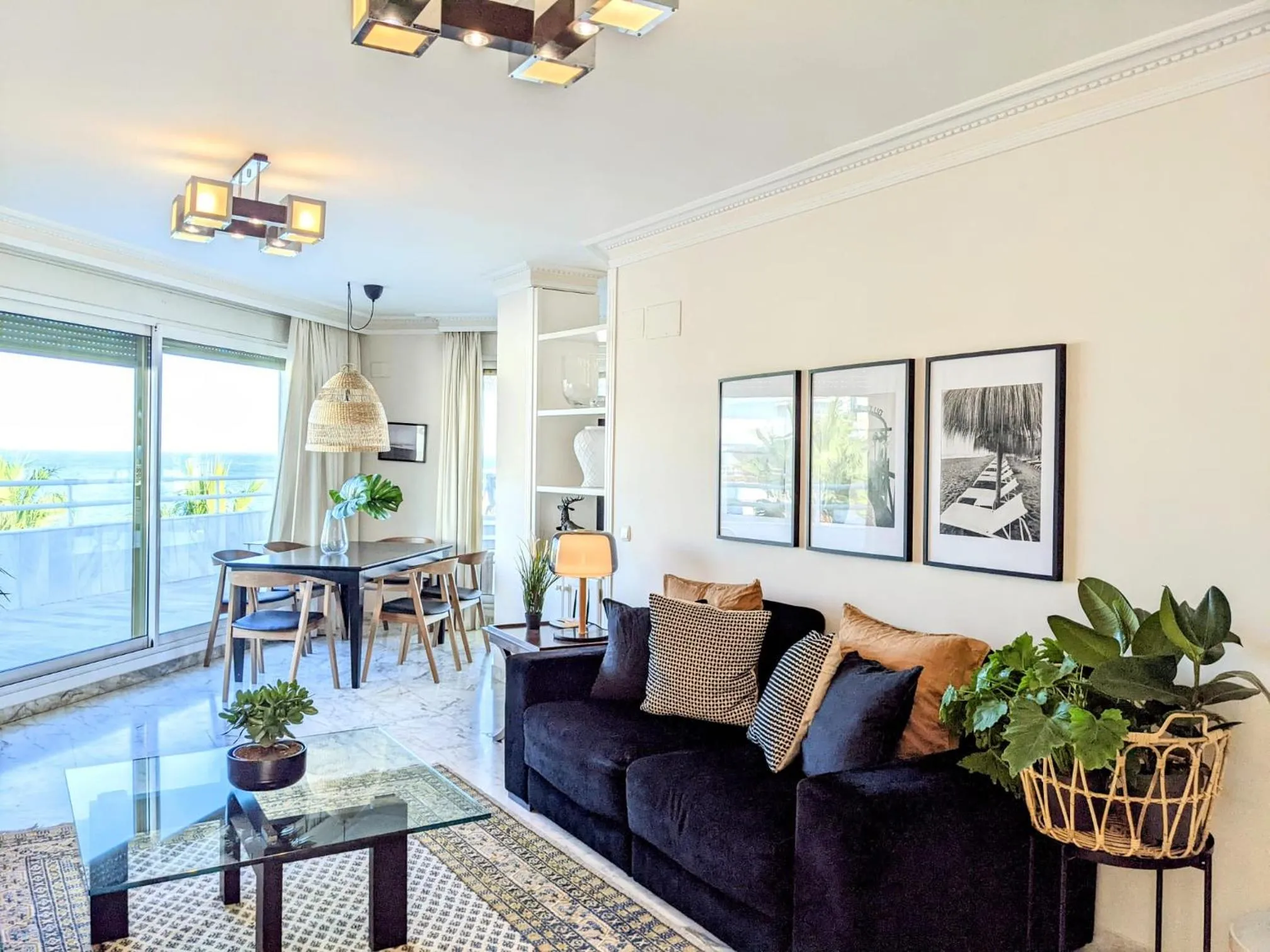 Living room in Coral Beach Aparthotel