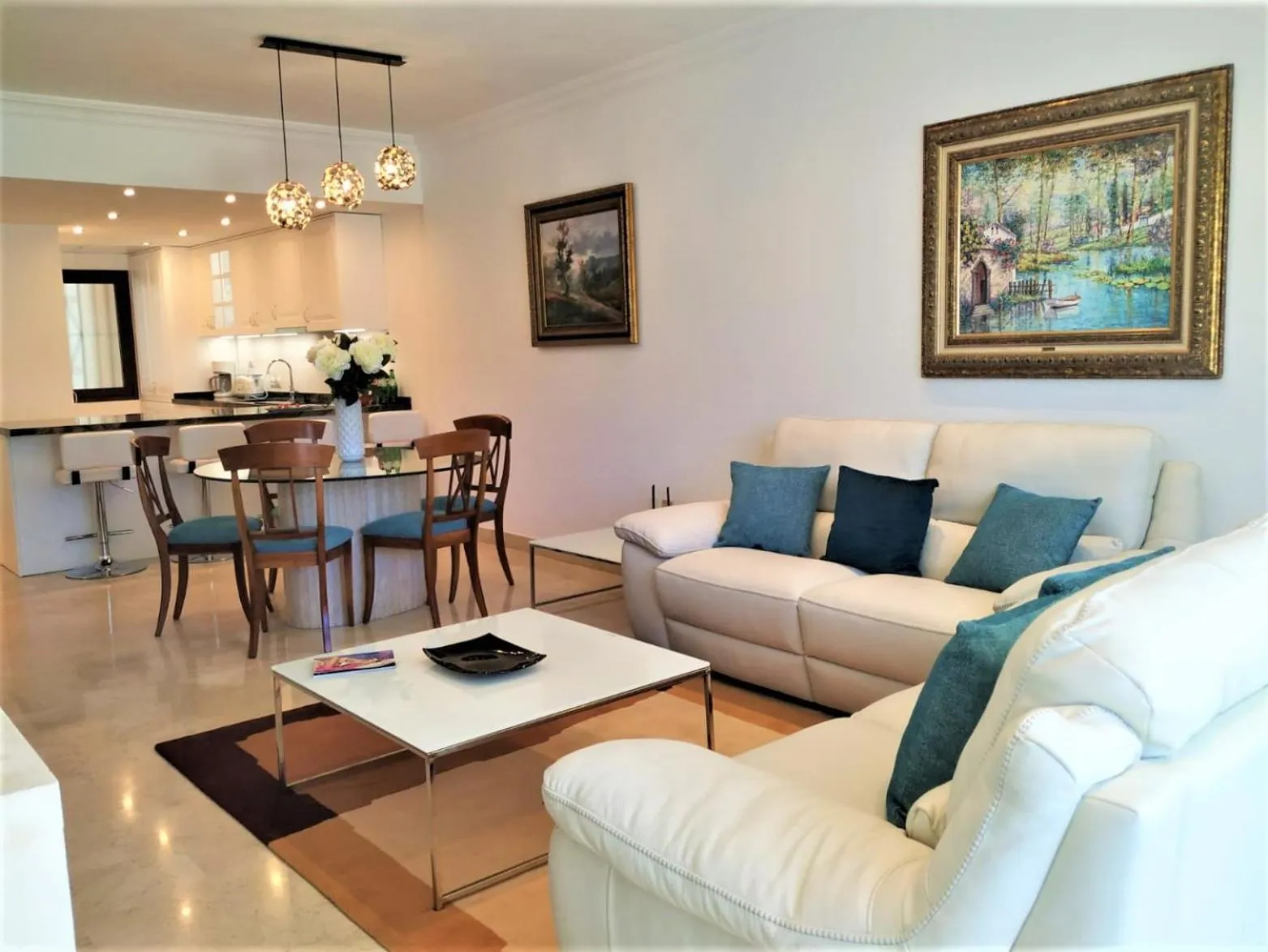 Living room in Coral Beach Aparthotel