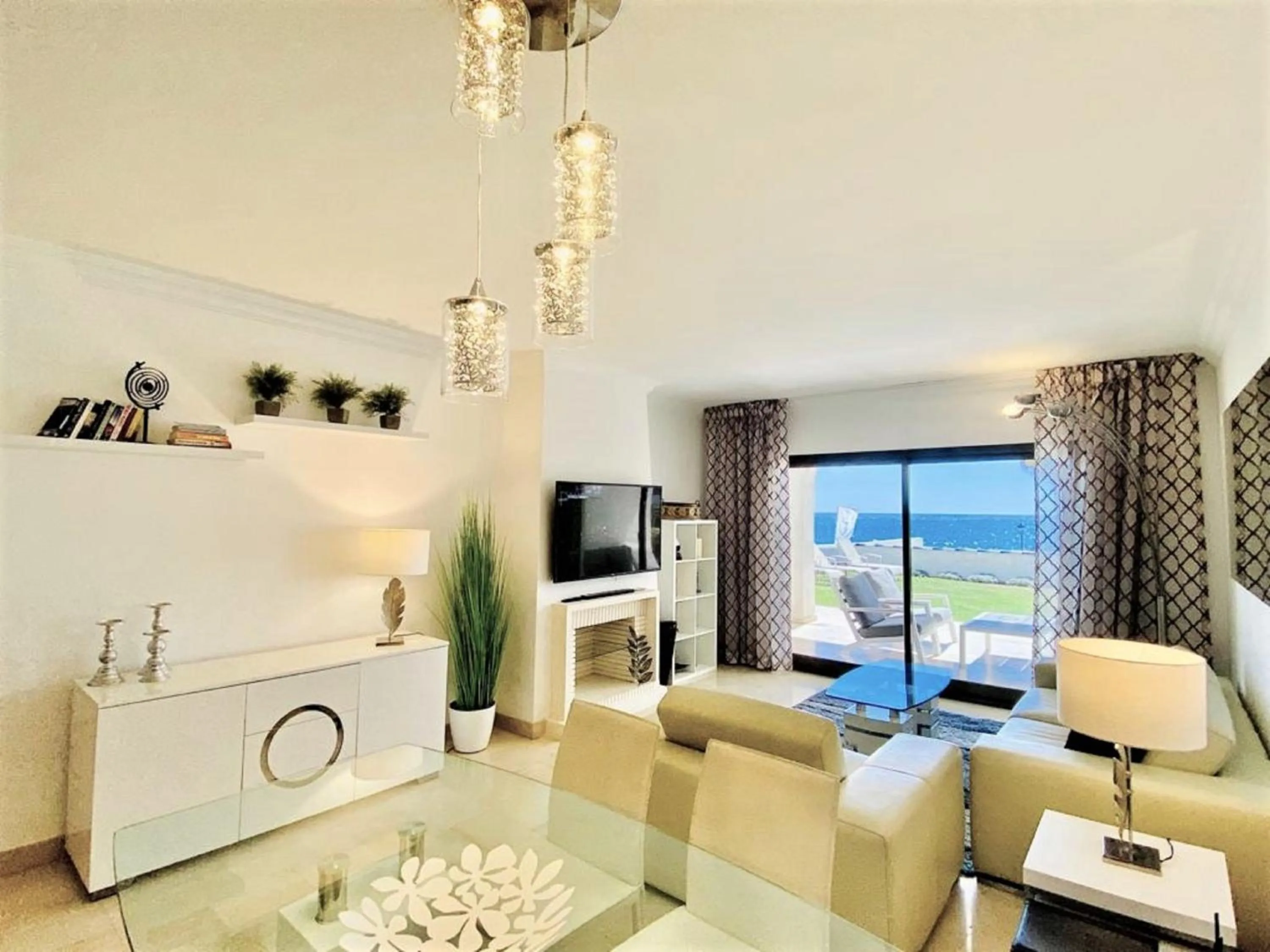 Living room in Coral Beach Aparthotel