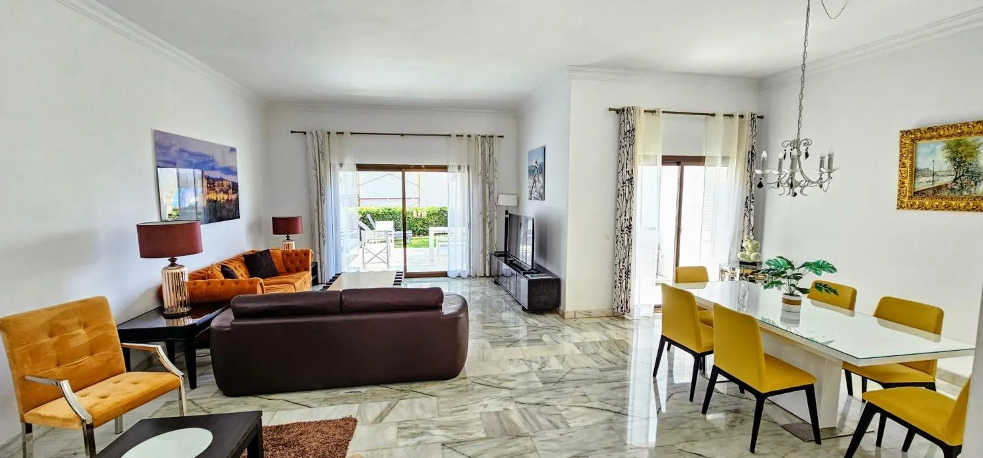 Living room in Coral Beach Aparthotel