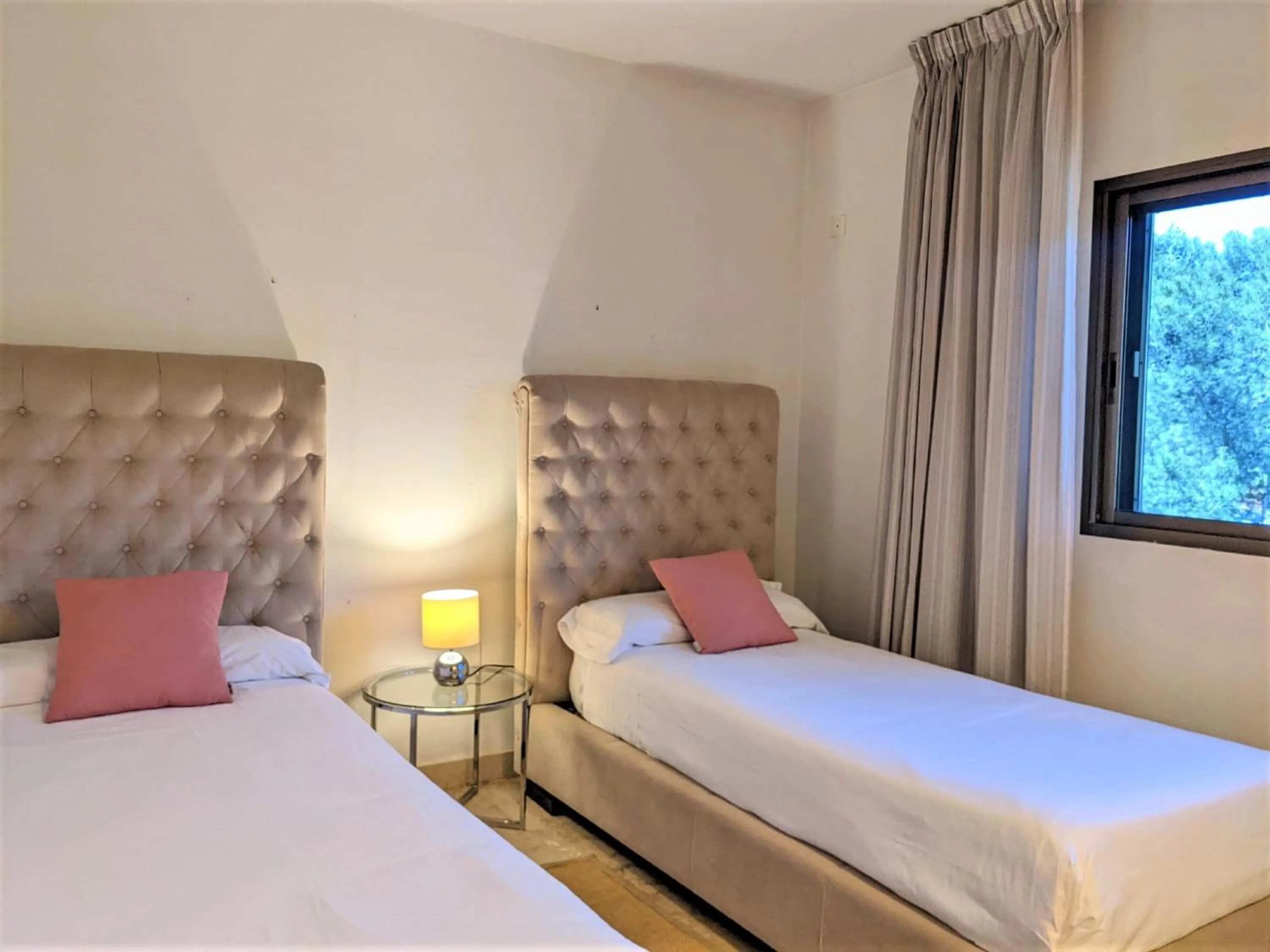 Bedroom, Bed in Coral Beach Aparthotel