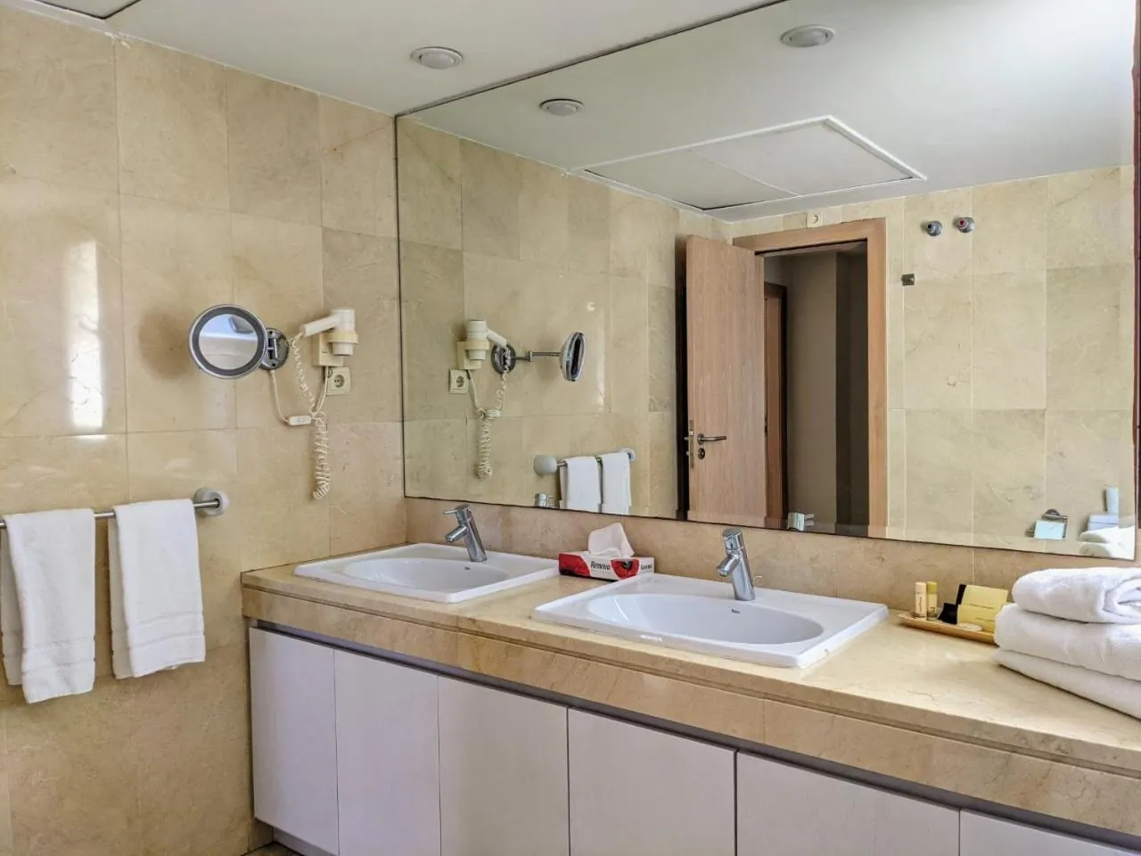 Bathroom in Coral Beach Aparthotel