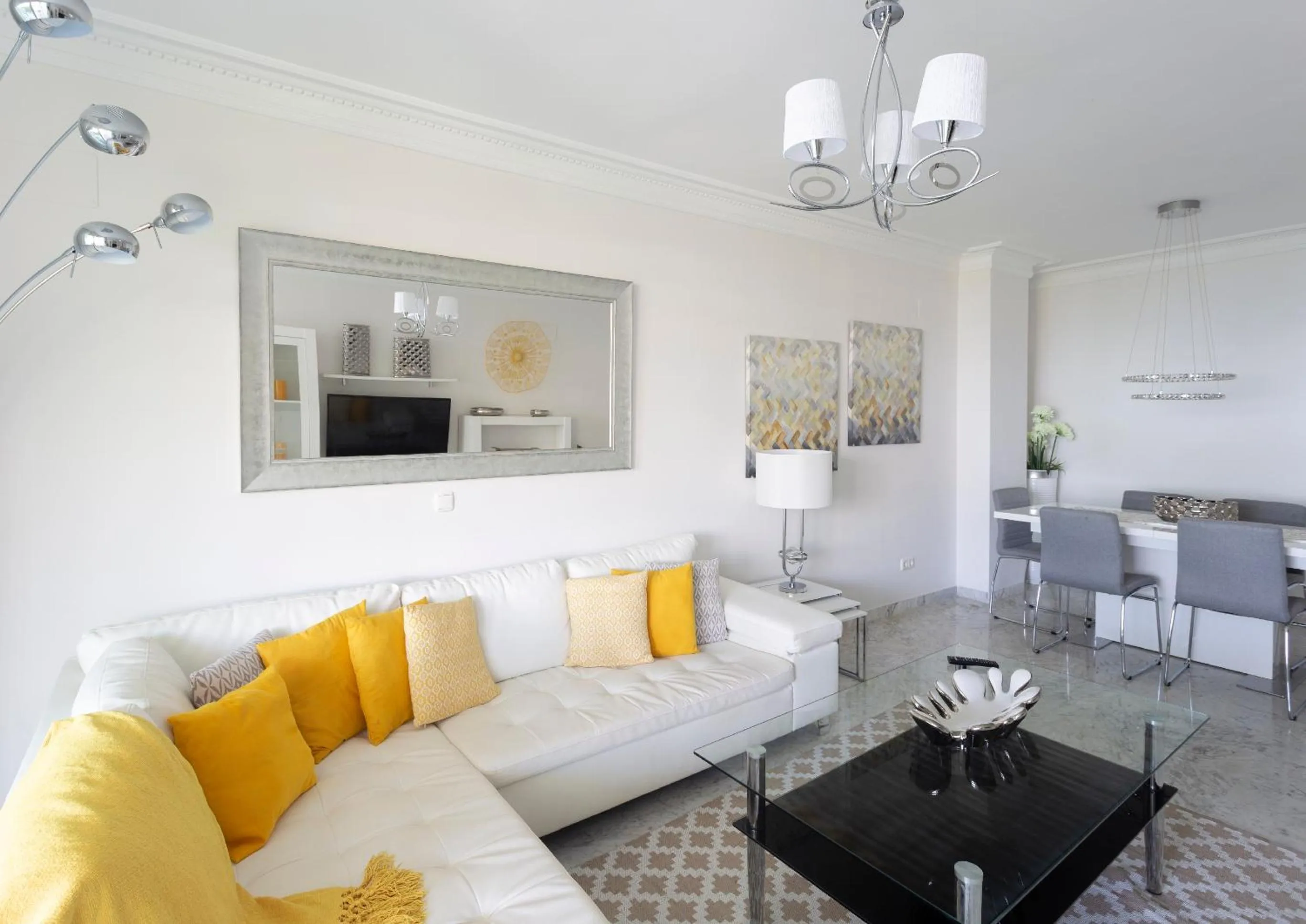 Dining area in Coral Beach Aparthotel