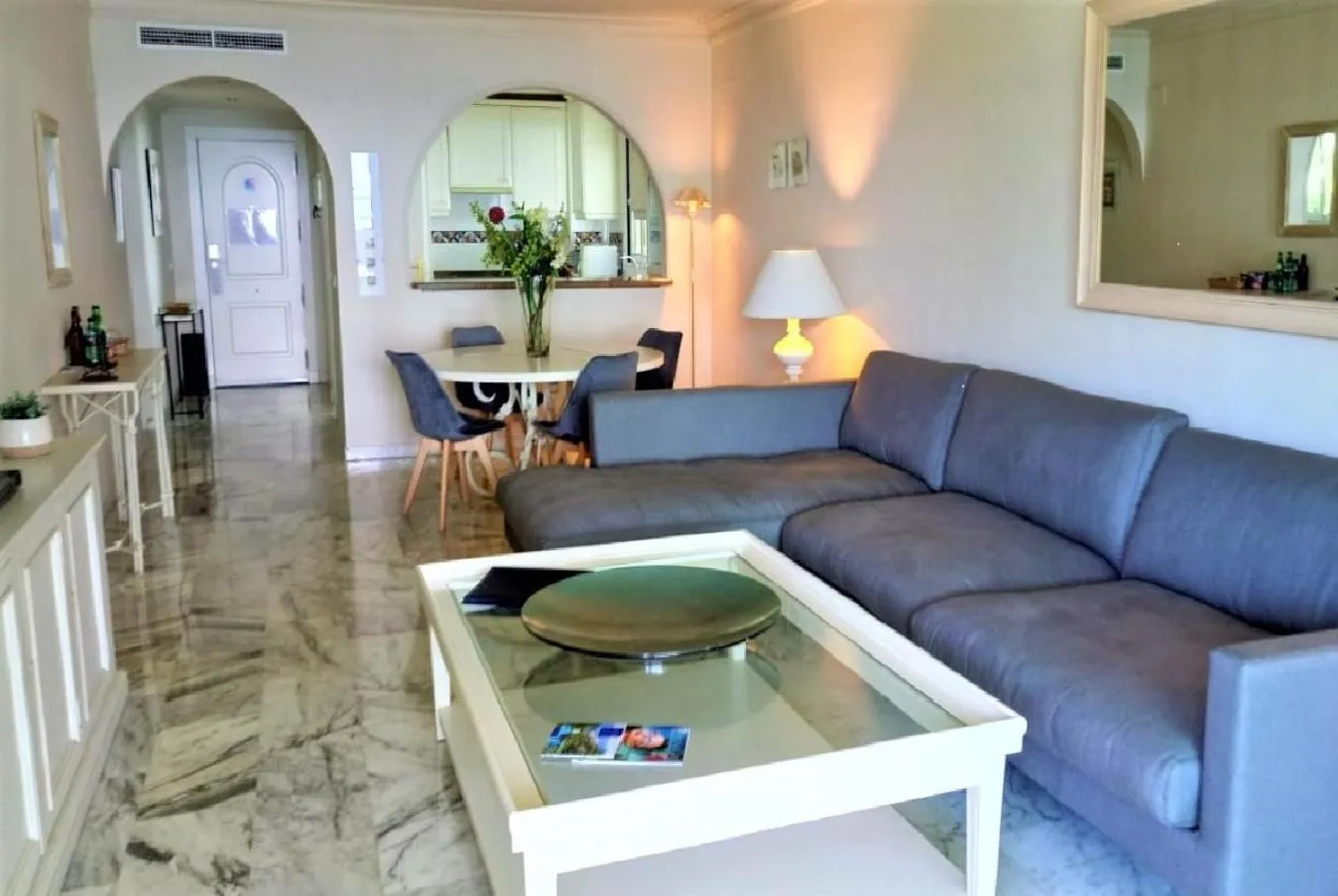 Living room in Coral Beach Aparthotel