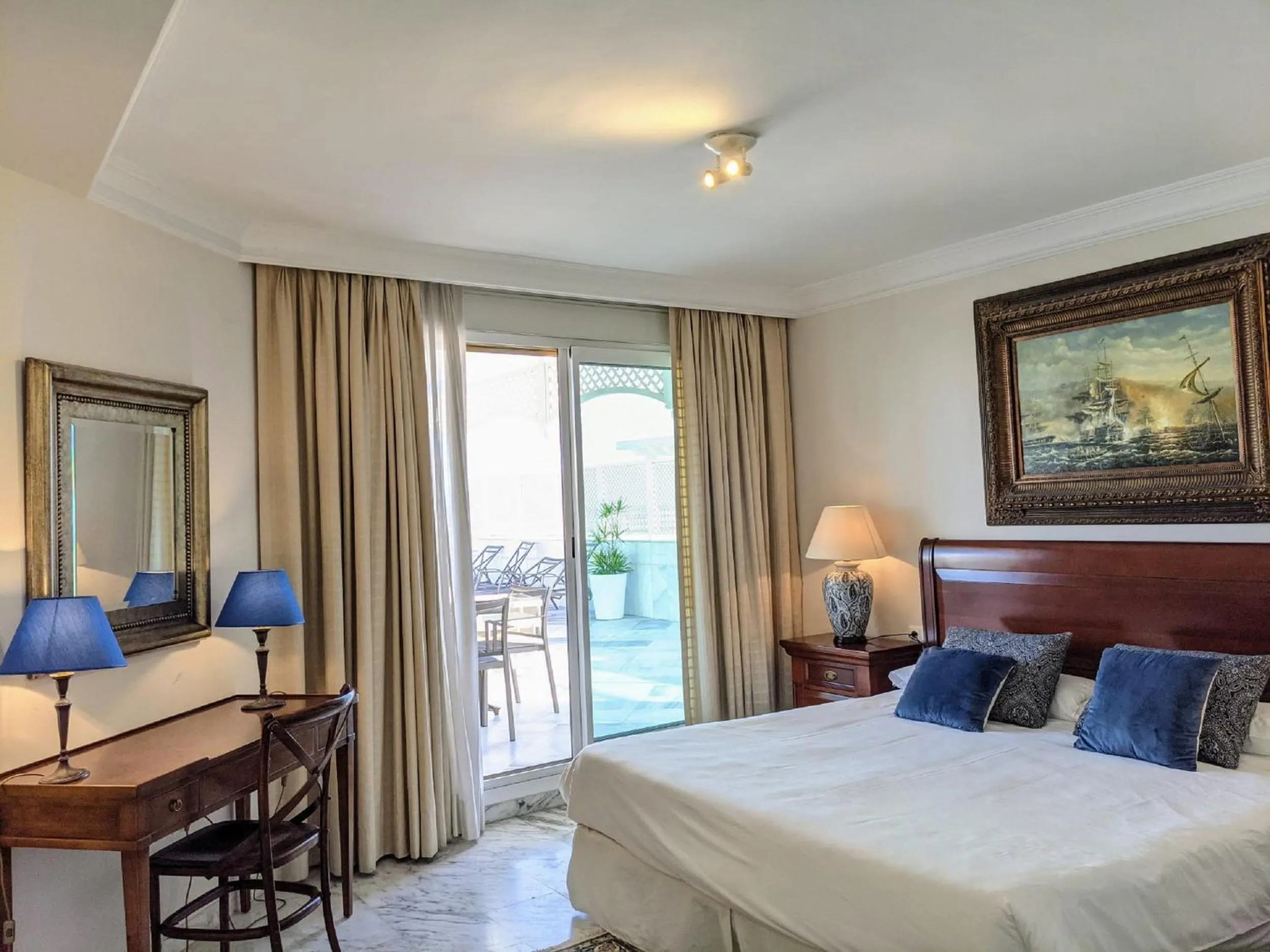 Bedroom, Bed in Coral Beach Aparthotel