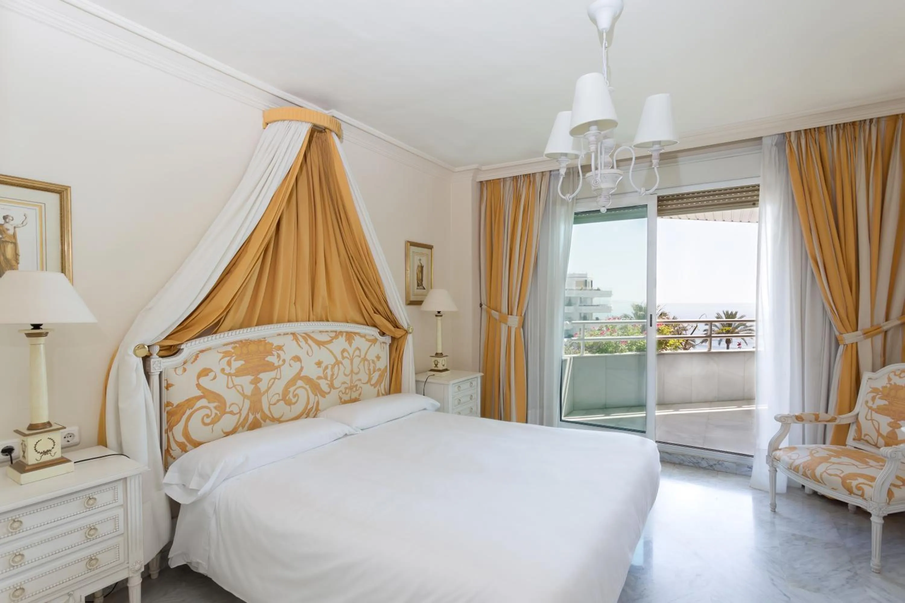 Bedroom, Bed in Coral Beach Aparthotel