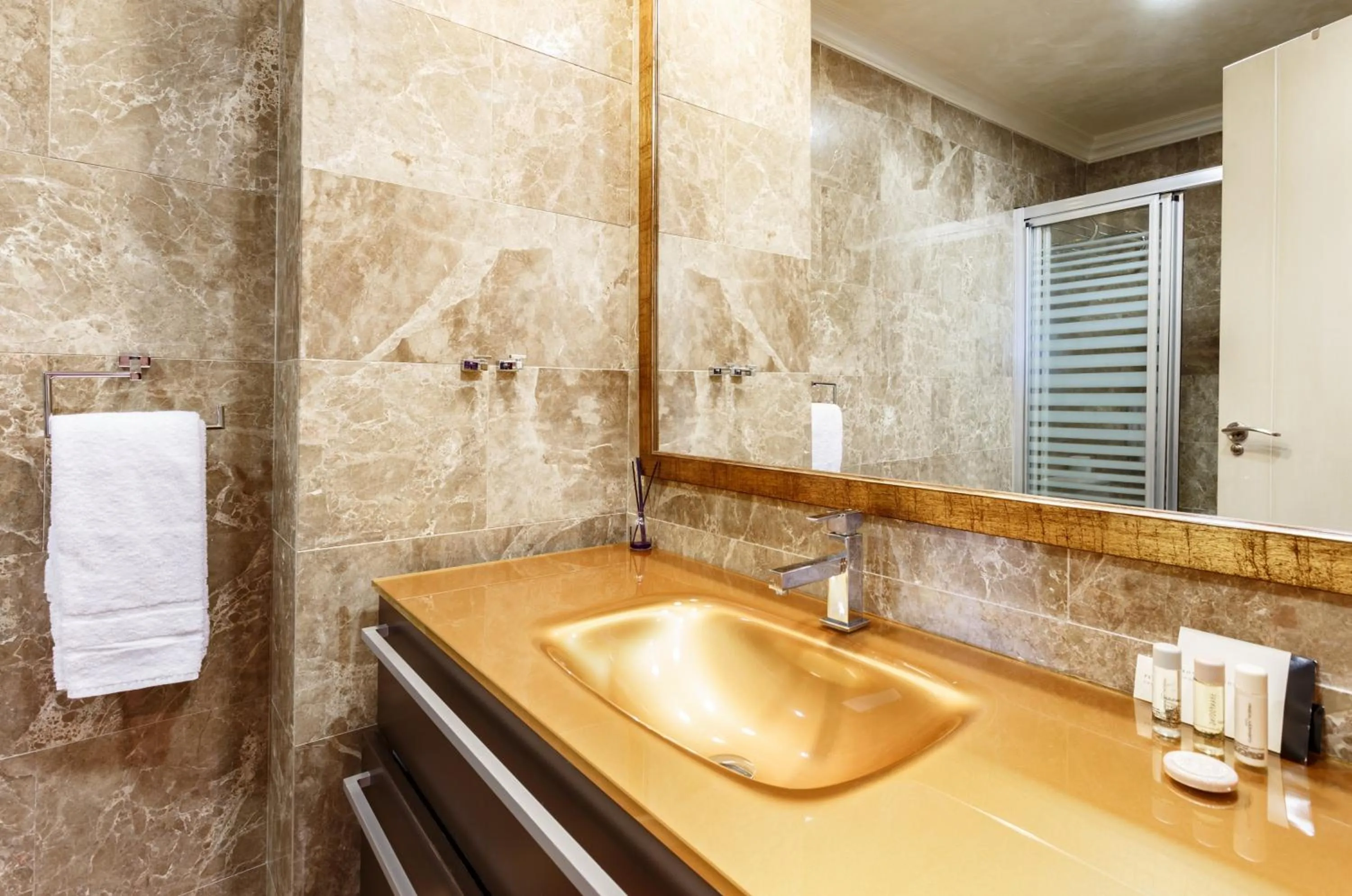 Bathroom in Coral Beach Aparthotel