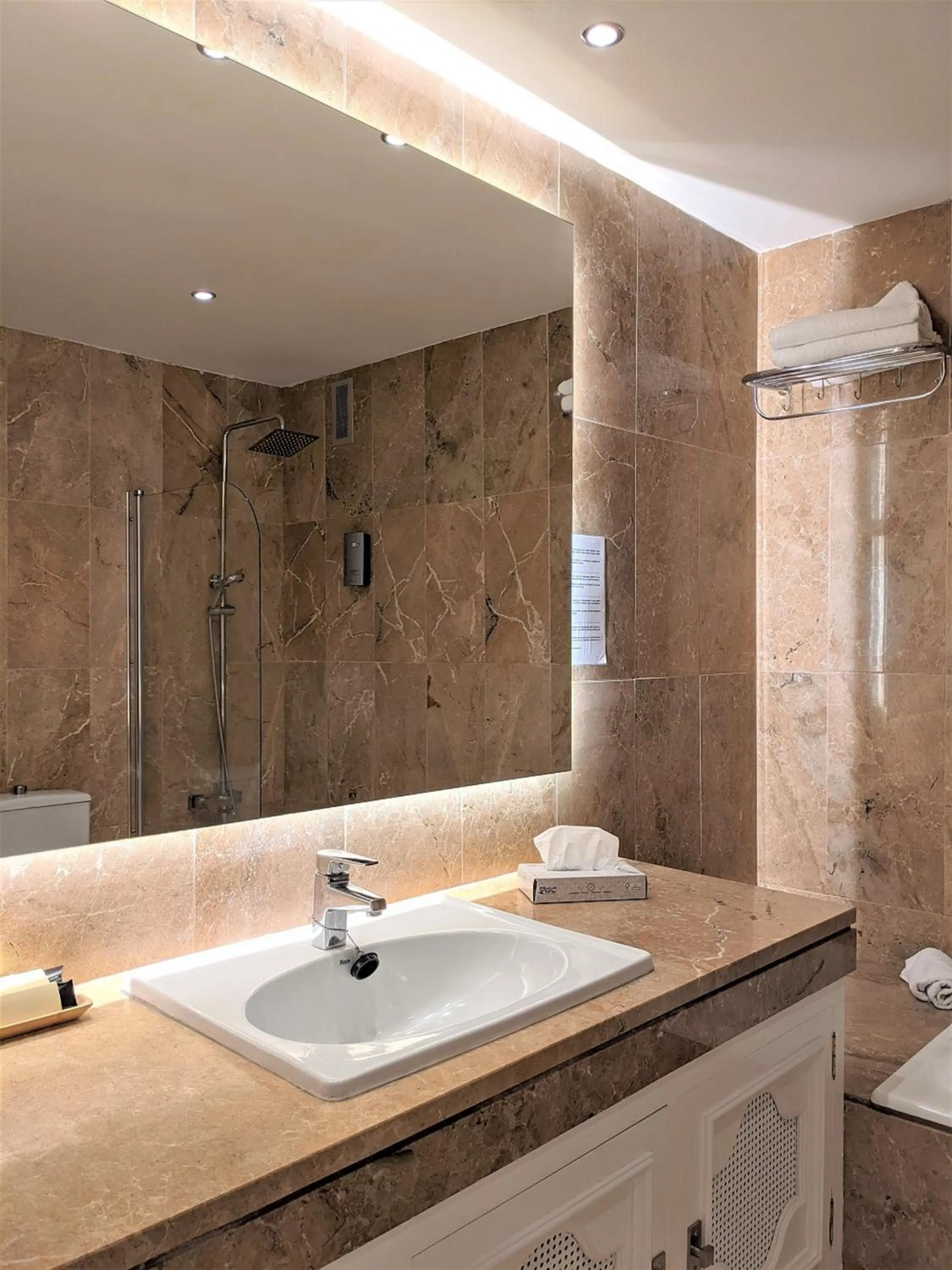 Bathroom in Coral Beach Aparthotel