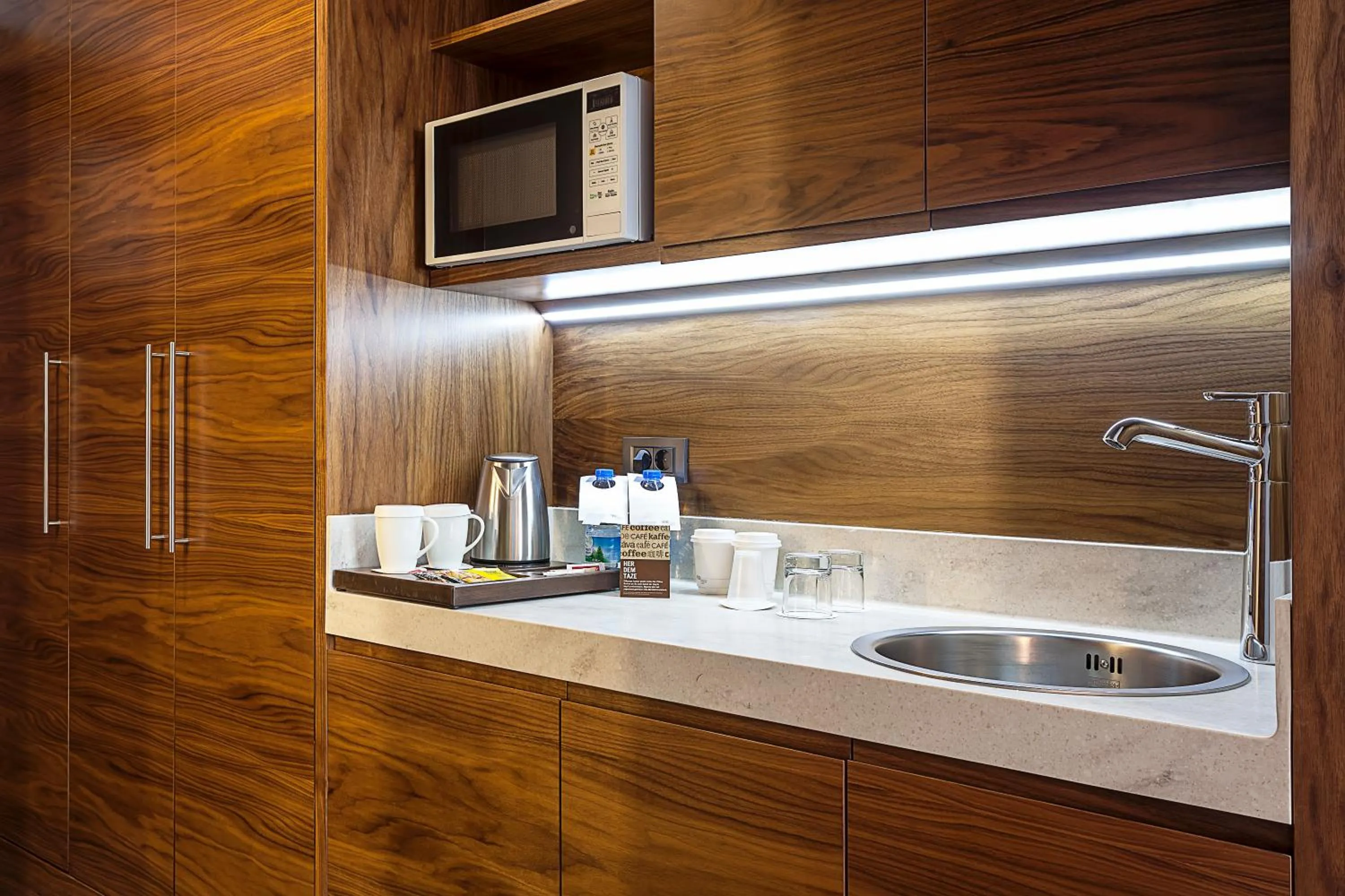 Coffee/tea facilities in Bof Hotels Business