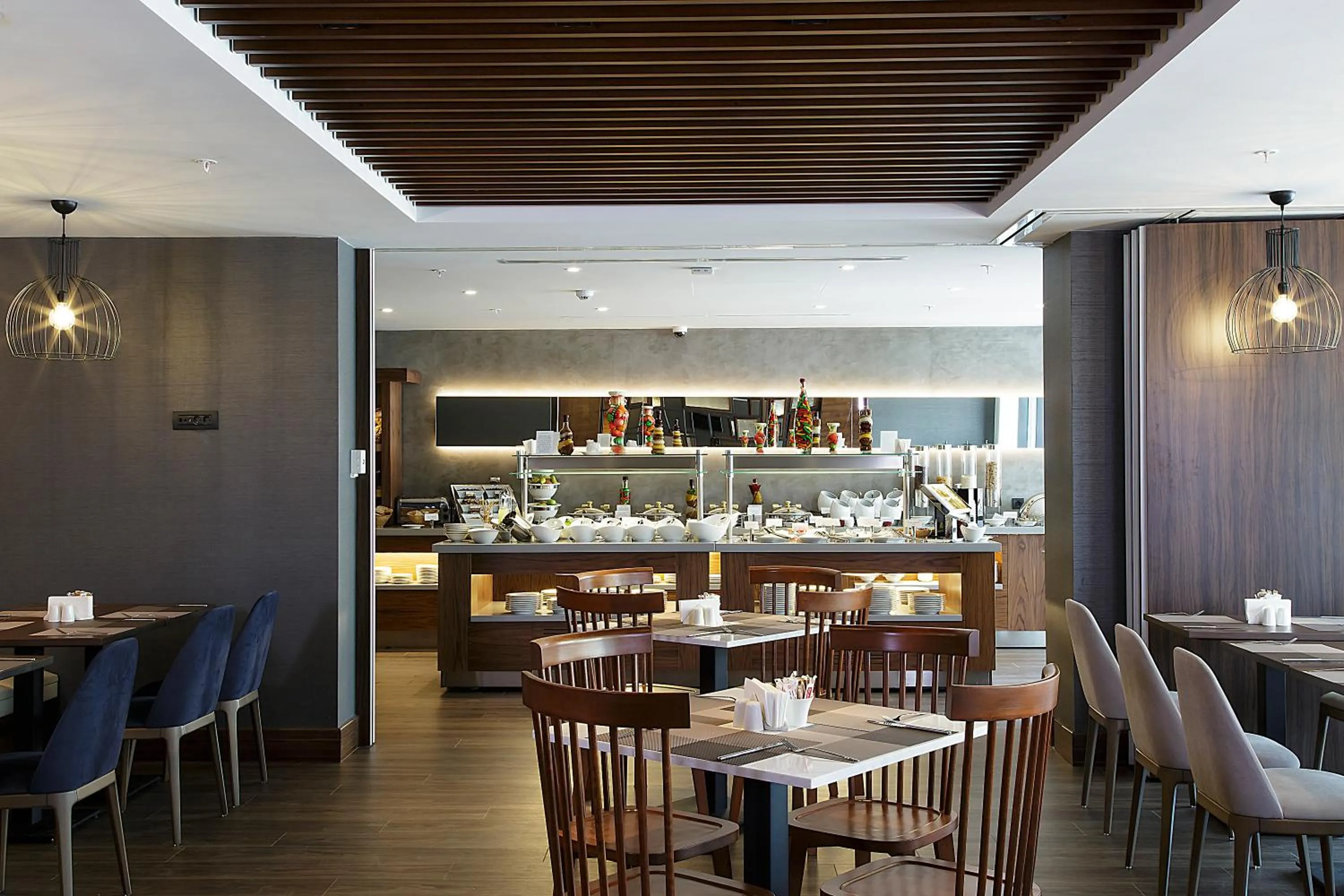 Restaurant/places to eat in Bof Hotels Business