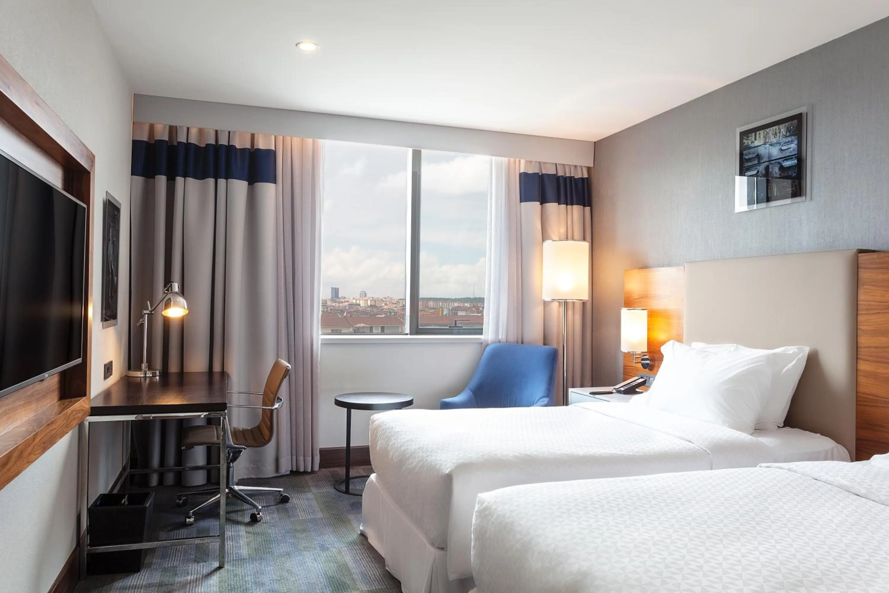 Photo of the whole room, Bed in Bof Hotels Business