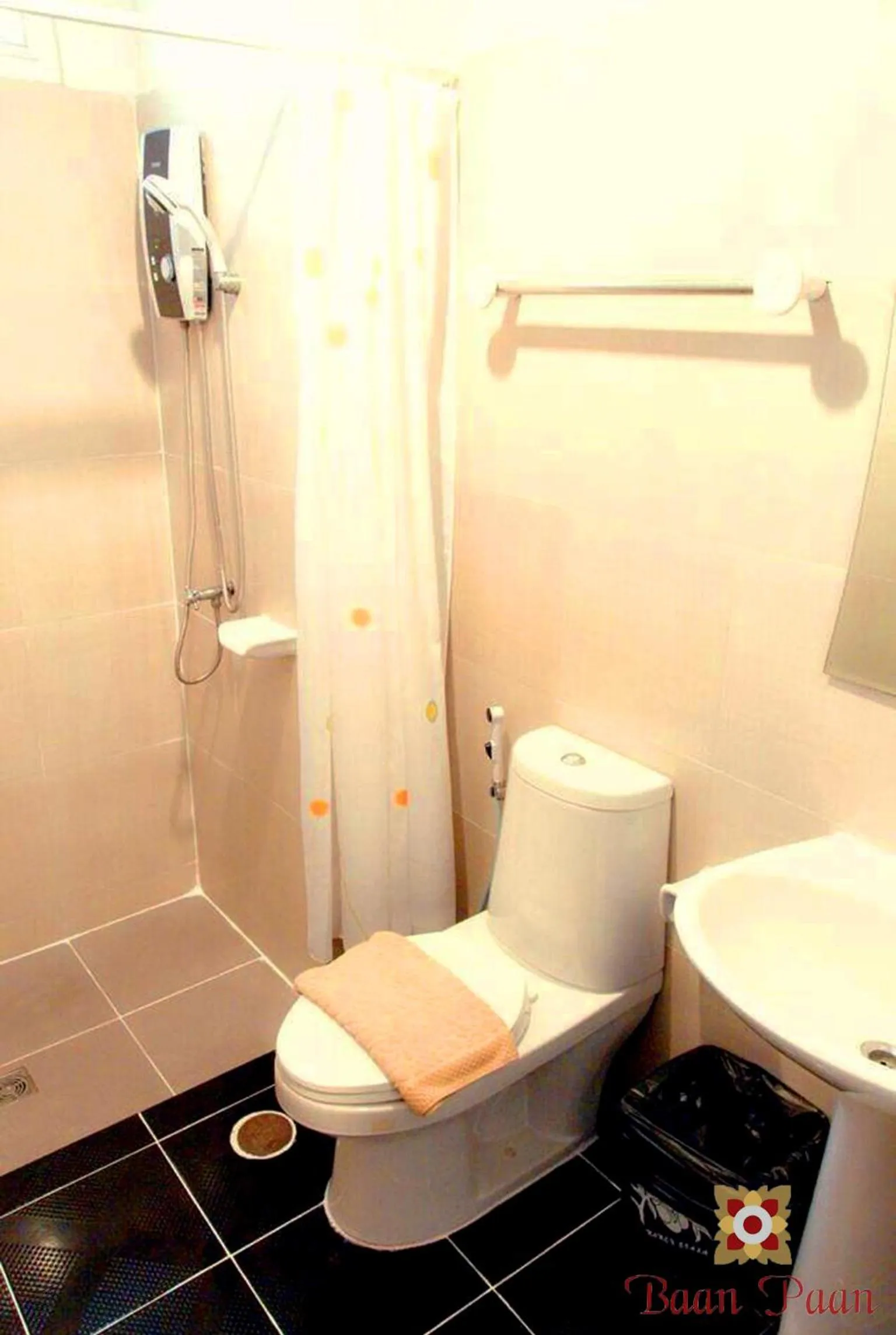 Shower in Baan Paan Hua Hin