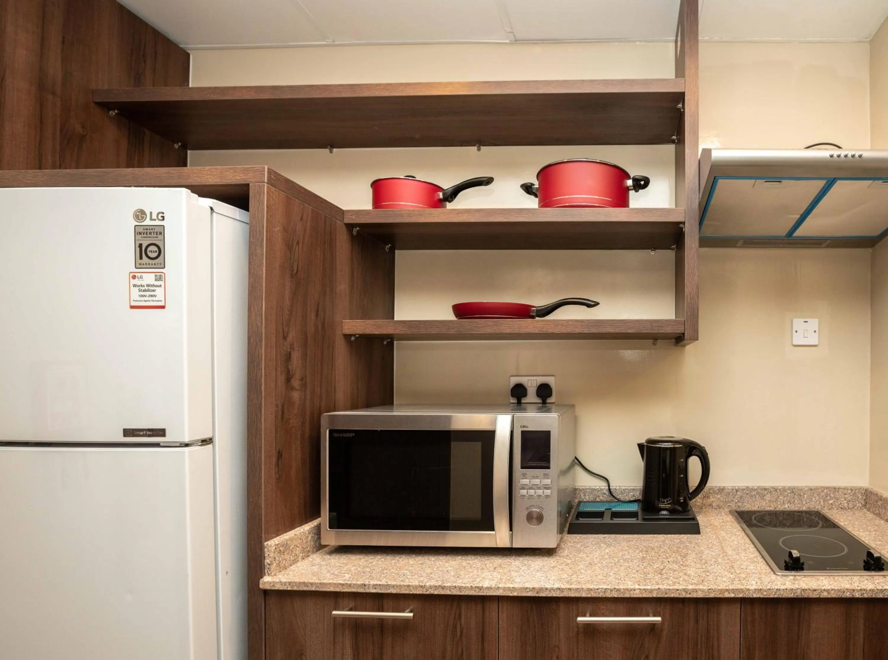 Kitchen or kitchenette in Ezdan Residence