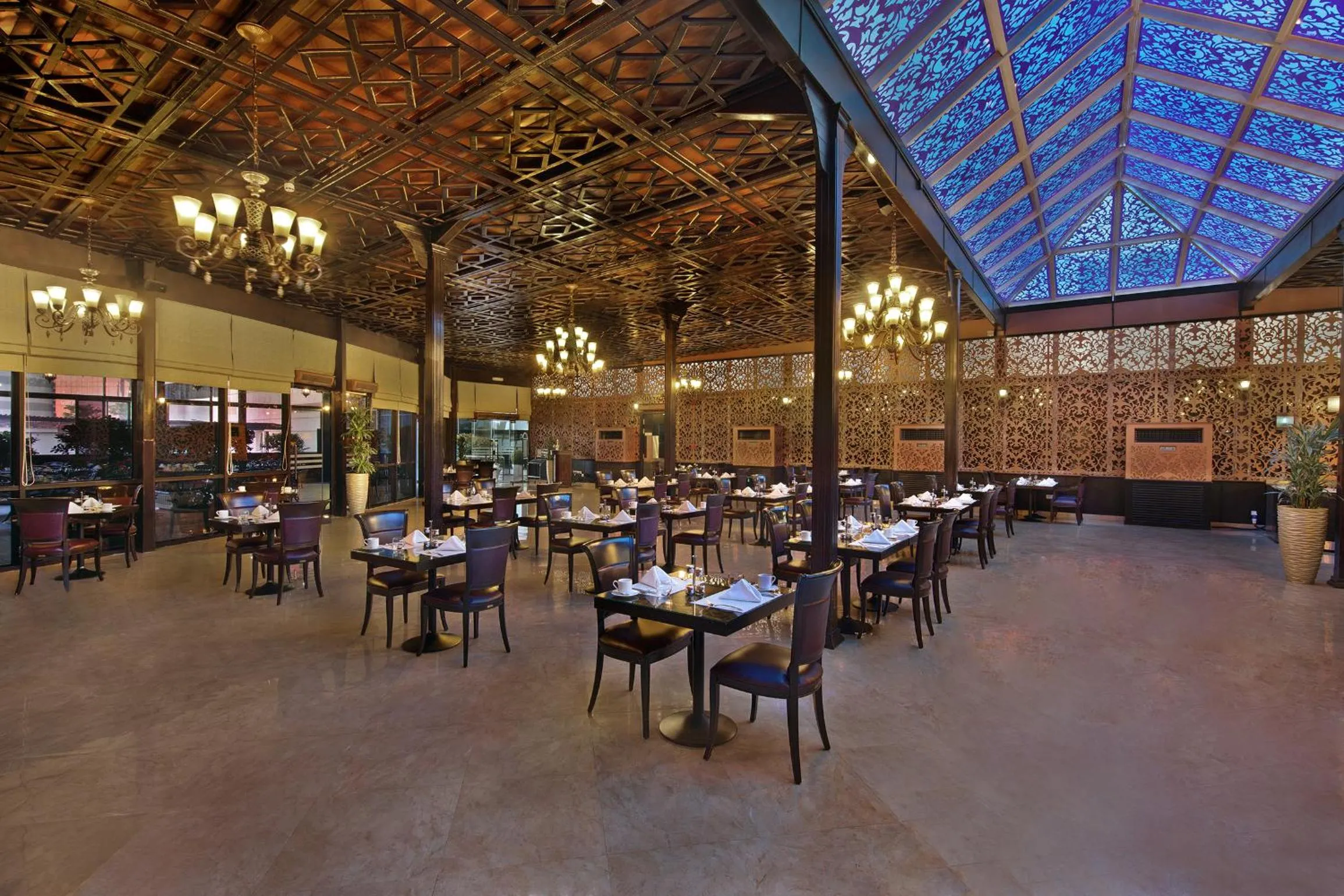 Restaurant/places to eat in Ezdan Residence