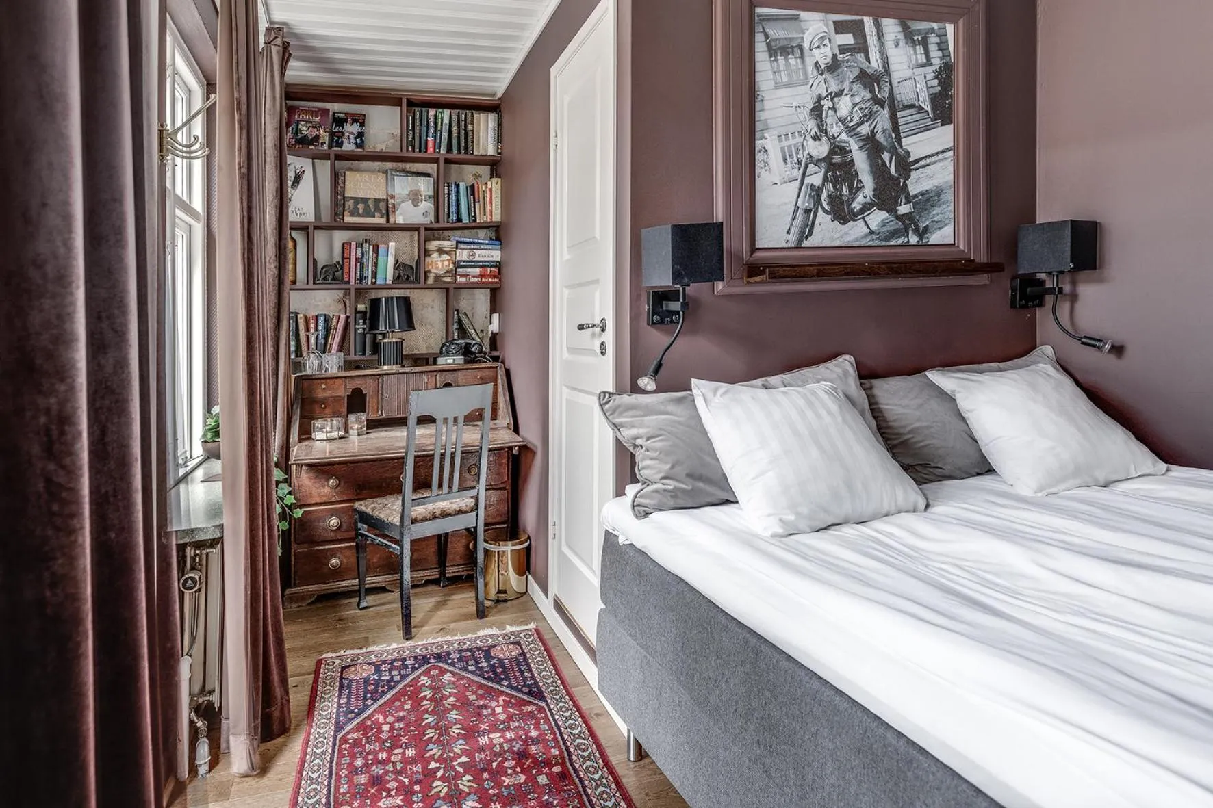 Property building, Bed in Cameo Boutique Hotell