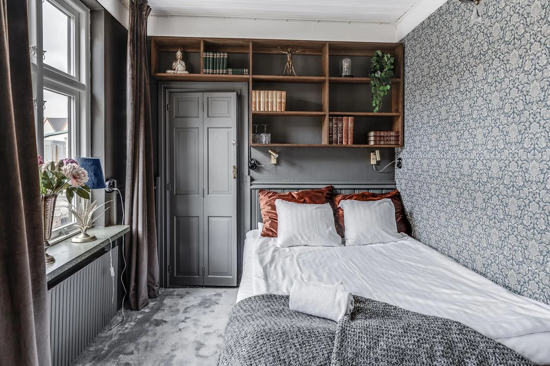 Photo of the whole room, Bed in Cameo Boutique Hotell