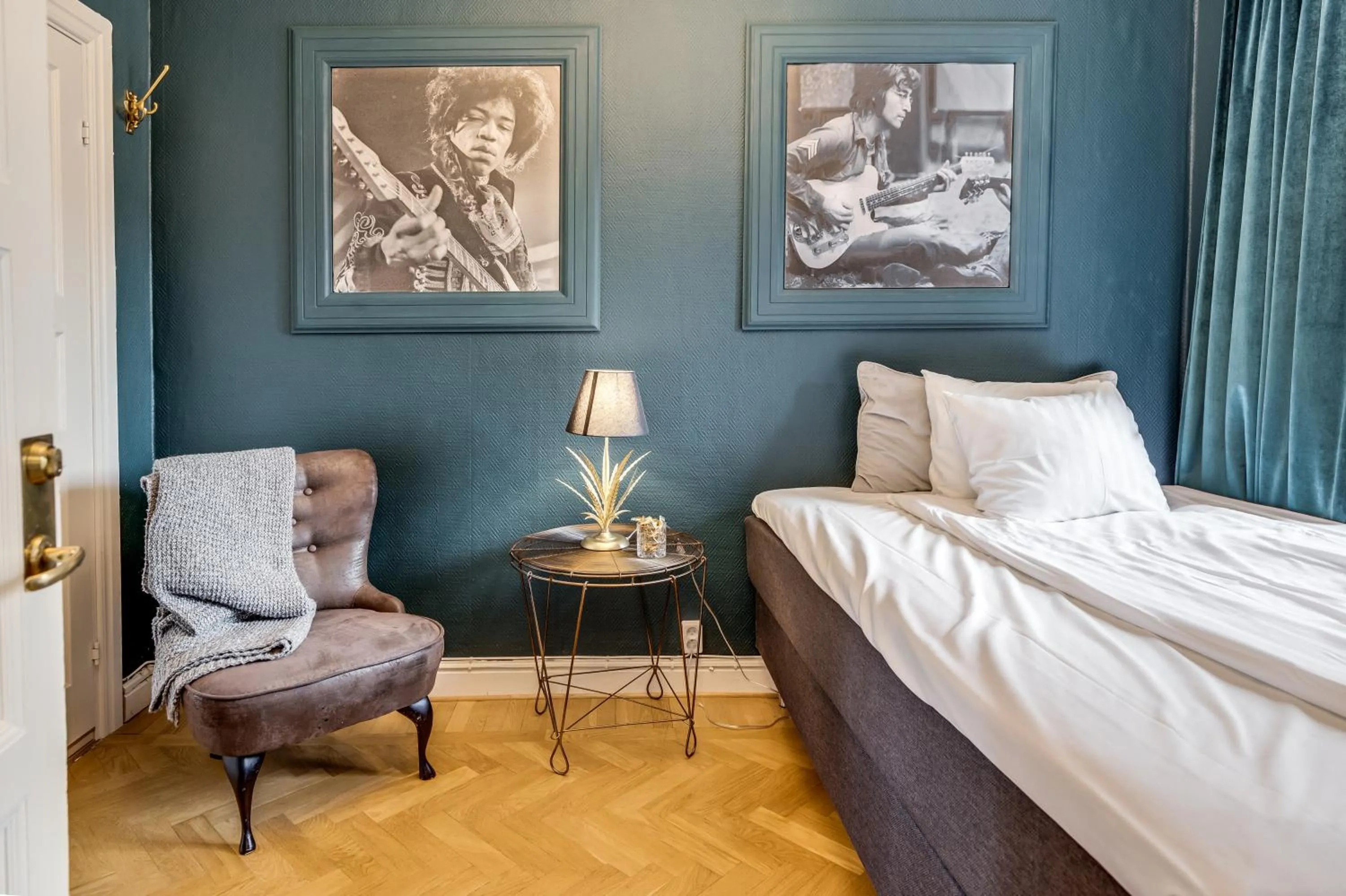 Property building, Bed in Cameo Boutique Hotell