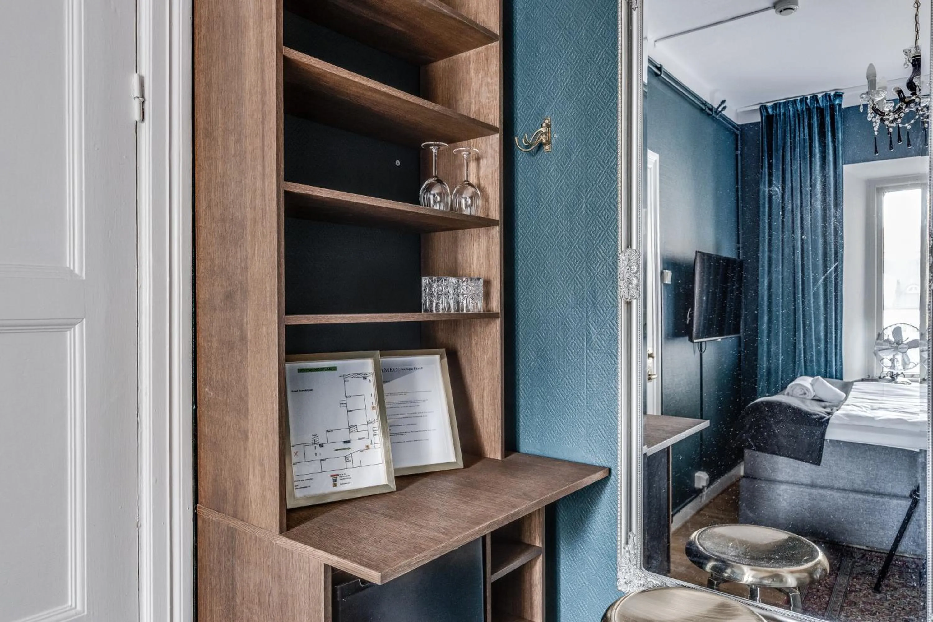 Seating area, Bed in Cameo Boutique Hotell
