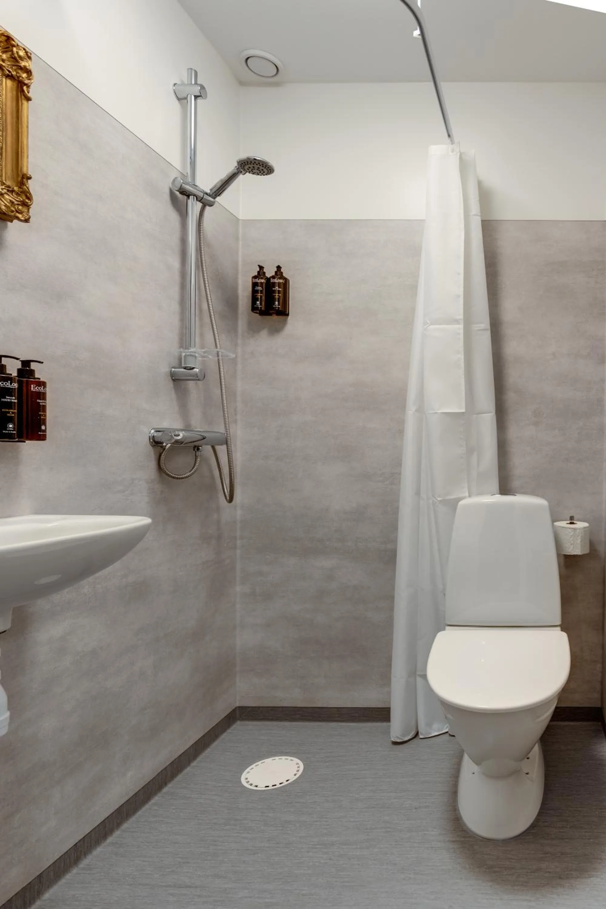 Bathroom in Cameo Boutique Hotell