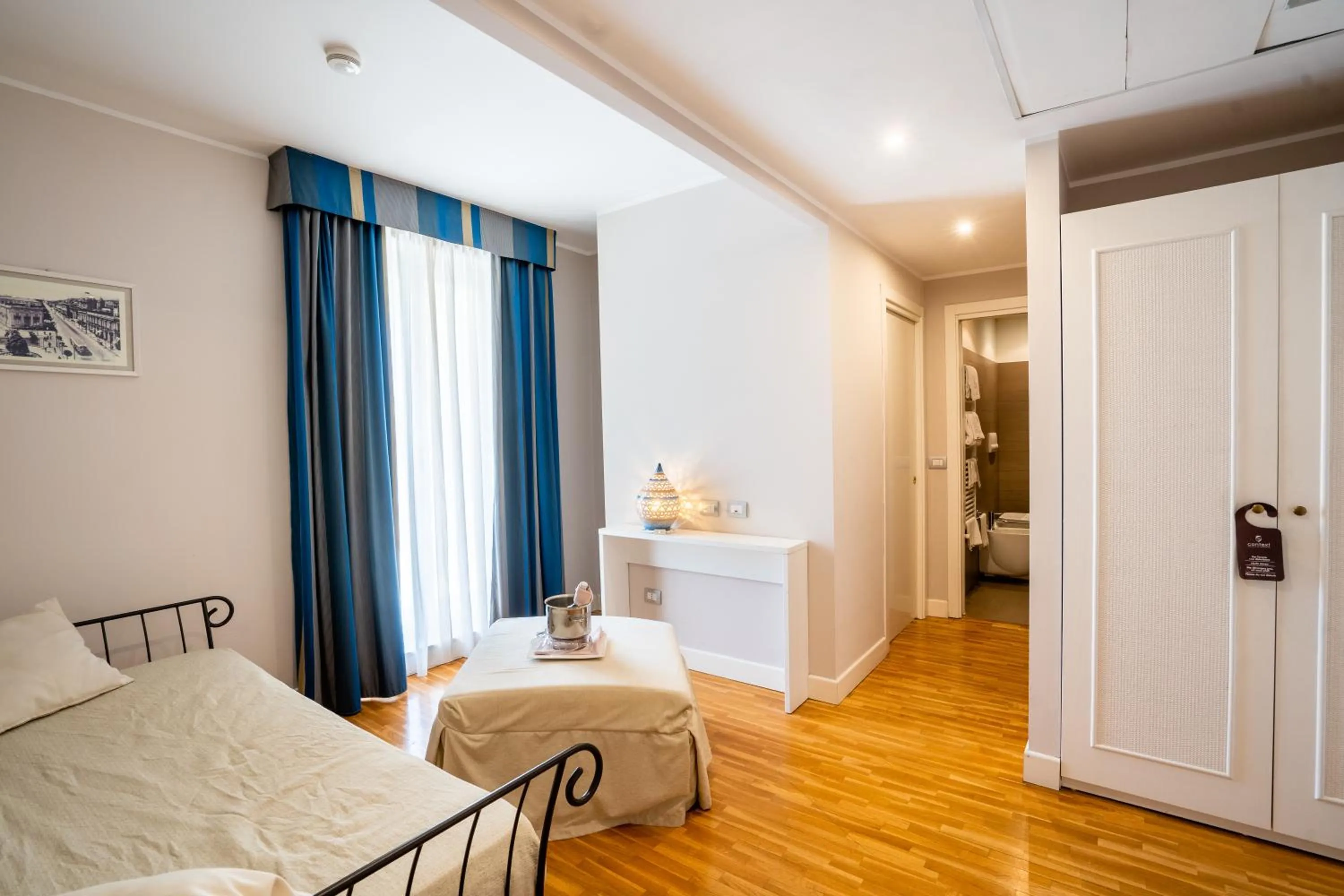 Living room, Bed in Capo Peloro Hotel