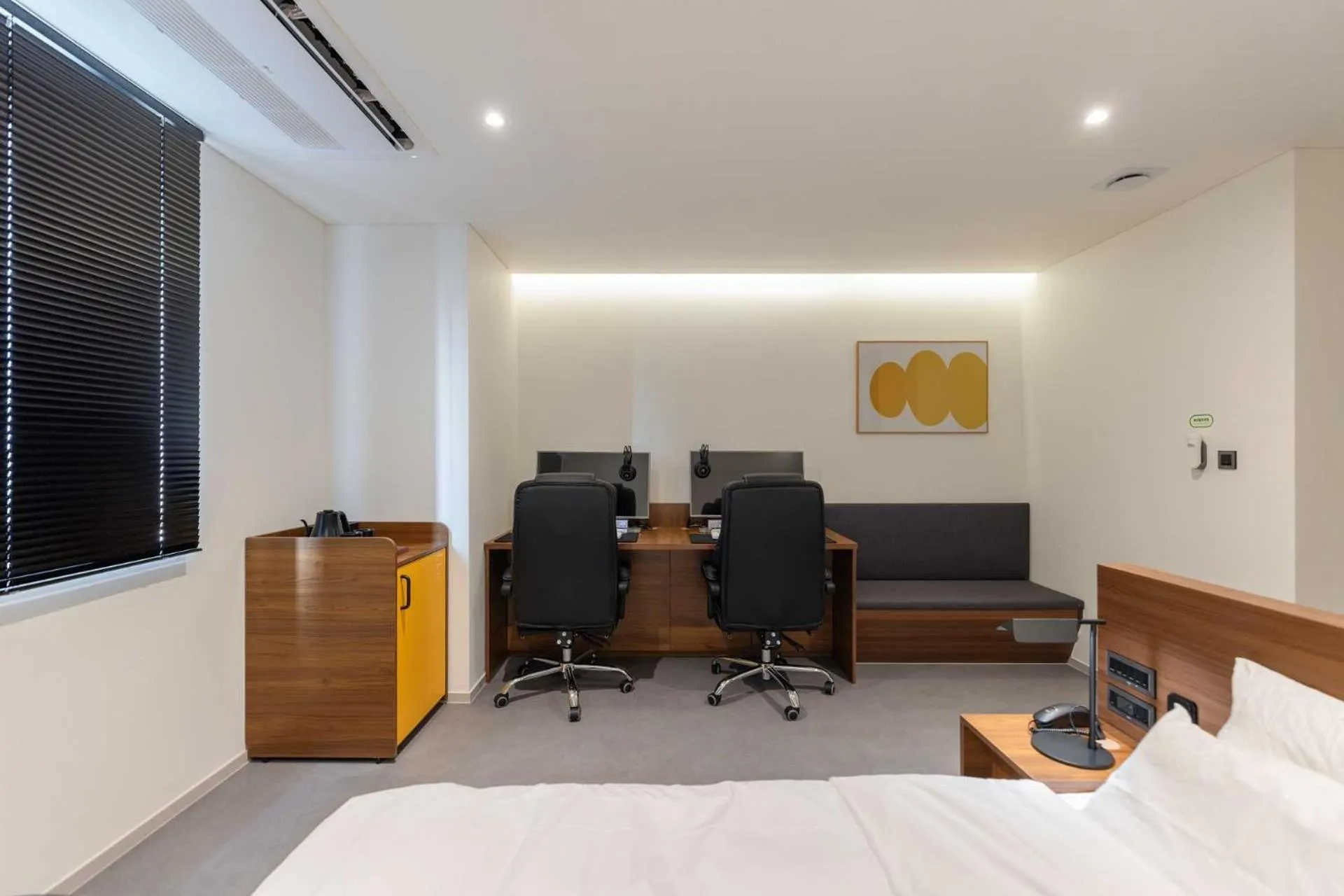 Photo of the whole room, Bed in Moor Hotel Mokpo By Anook