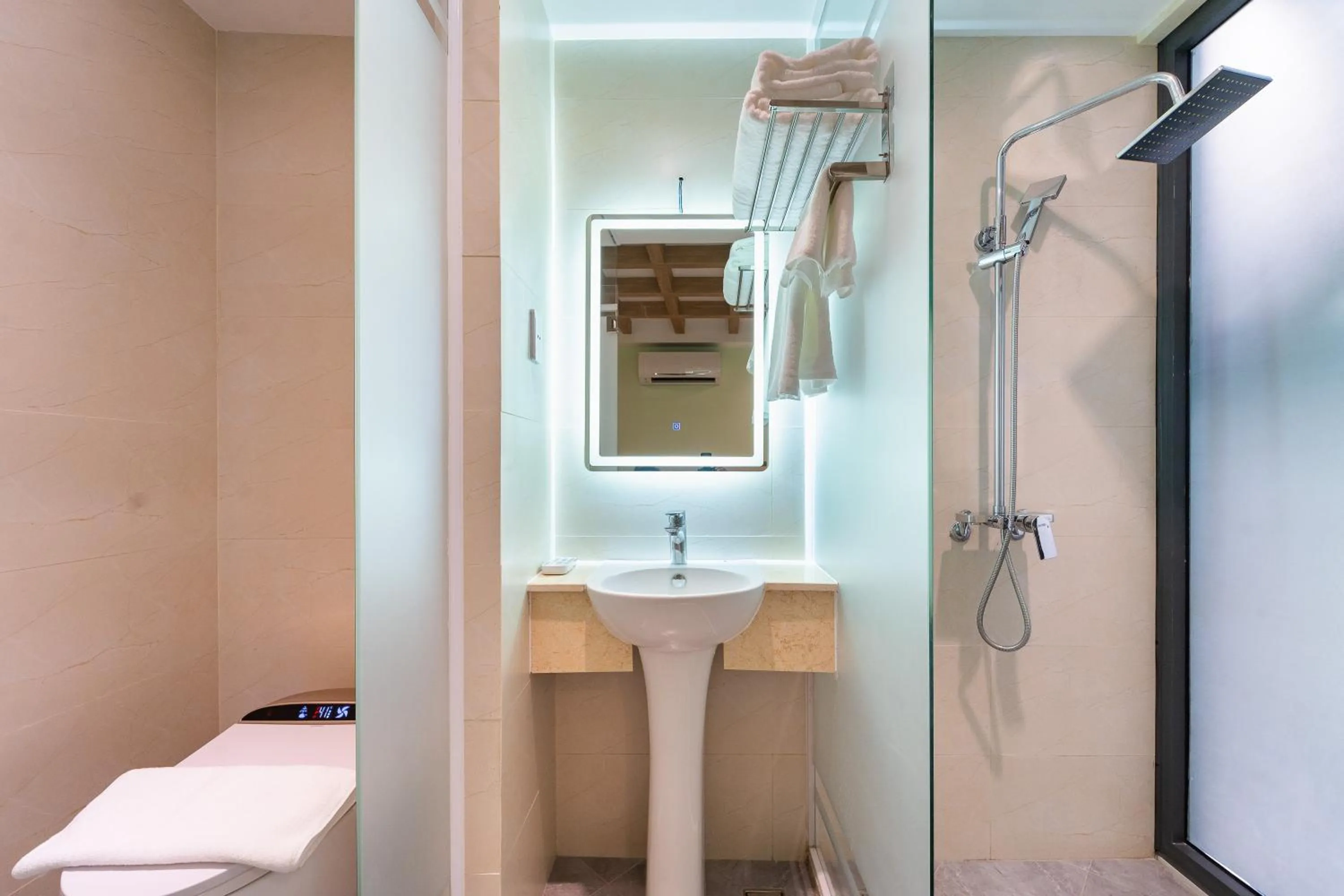 Shower in Nicecy Hotel - Trương Quyền