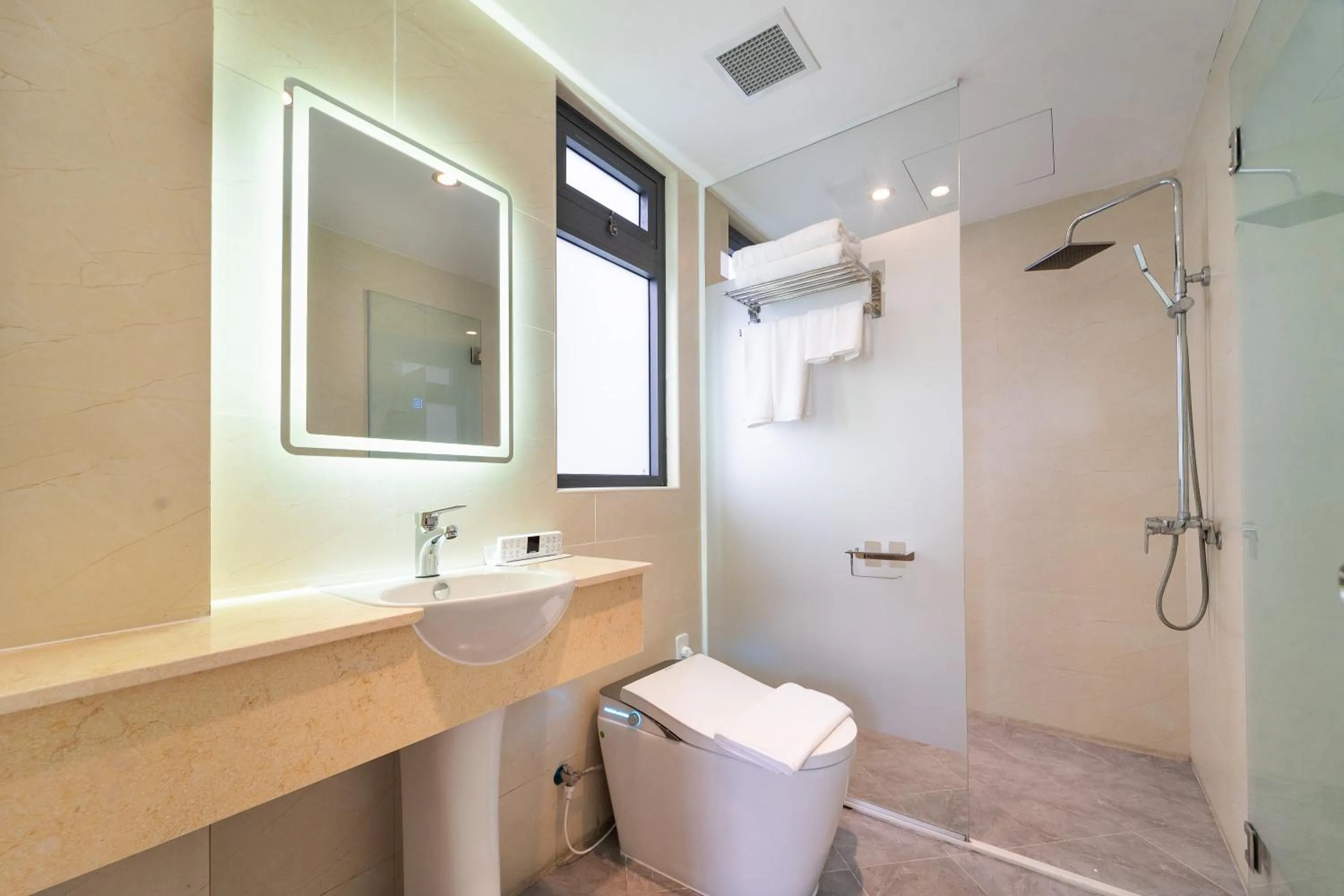 Shower in Nicecy Hotel - Trương Quyền