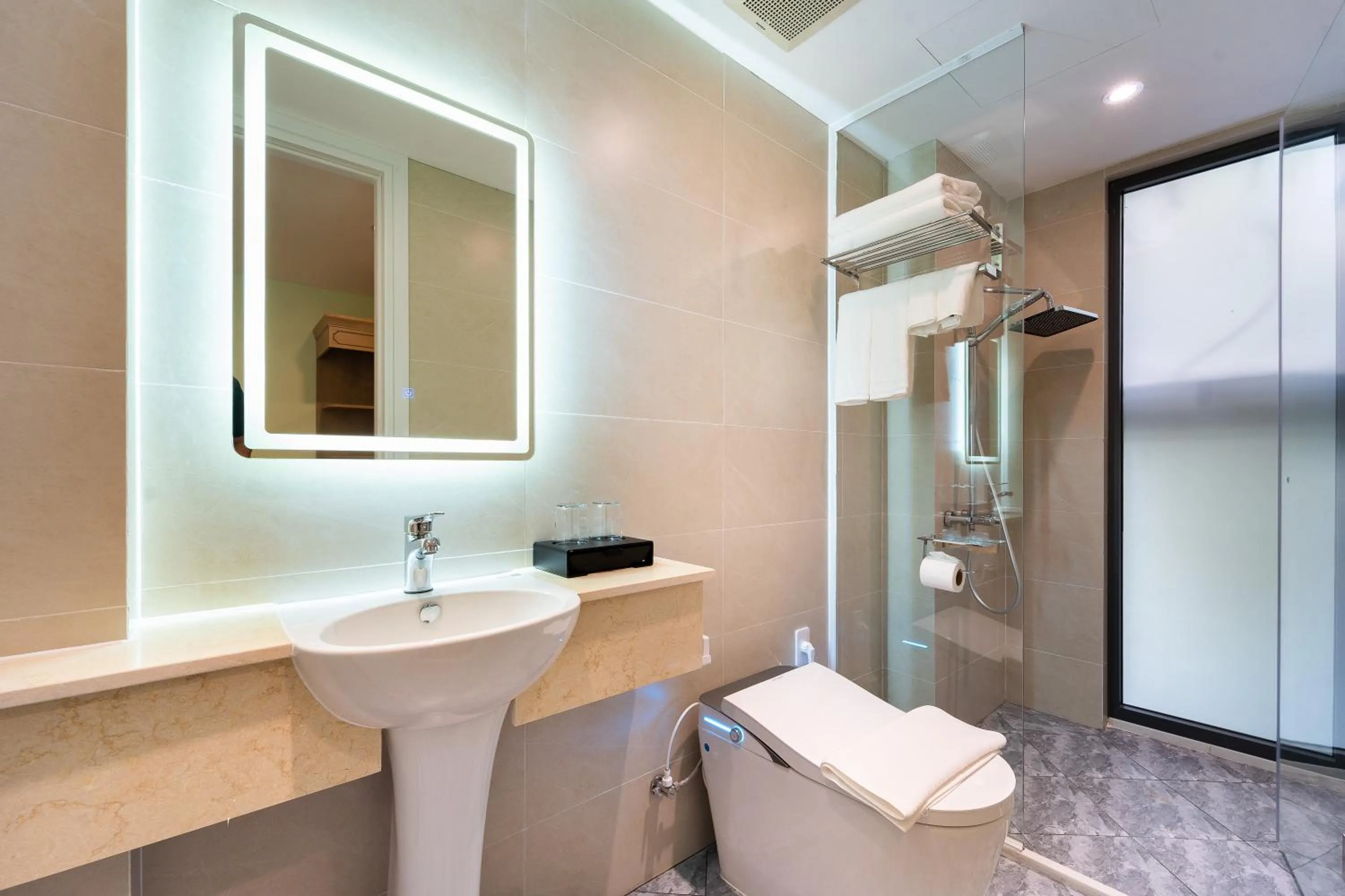 Shower in Nicecy Hotel - Trương Quyền