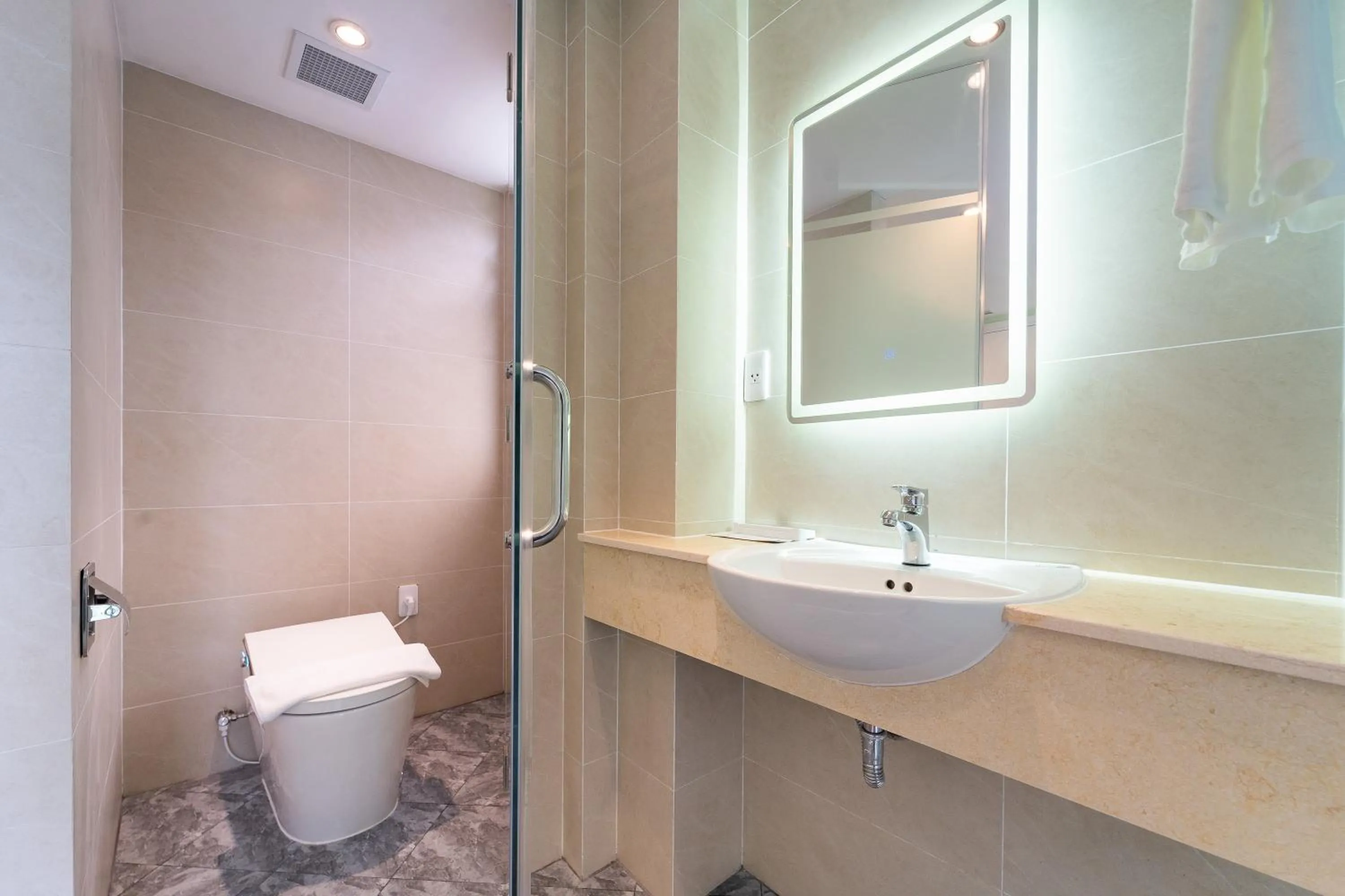 Toilet in Nicecy Hotel - Trương Quyền