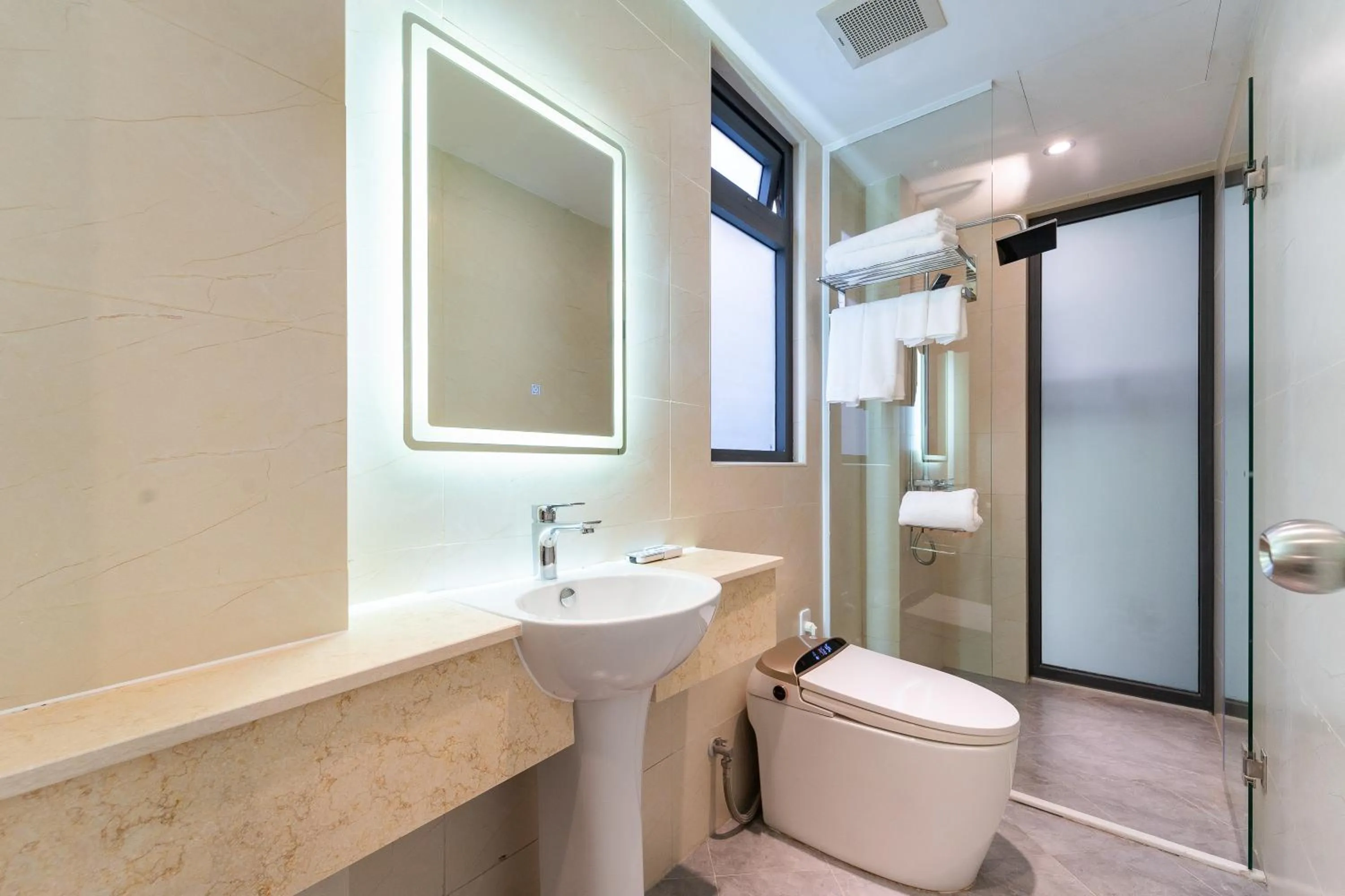 Shower in Nicecy Hotel - Trương Quyền