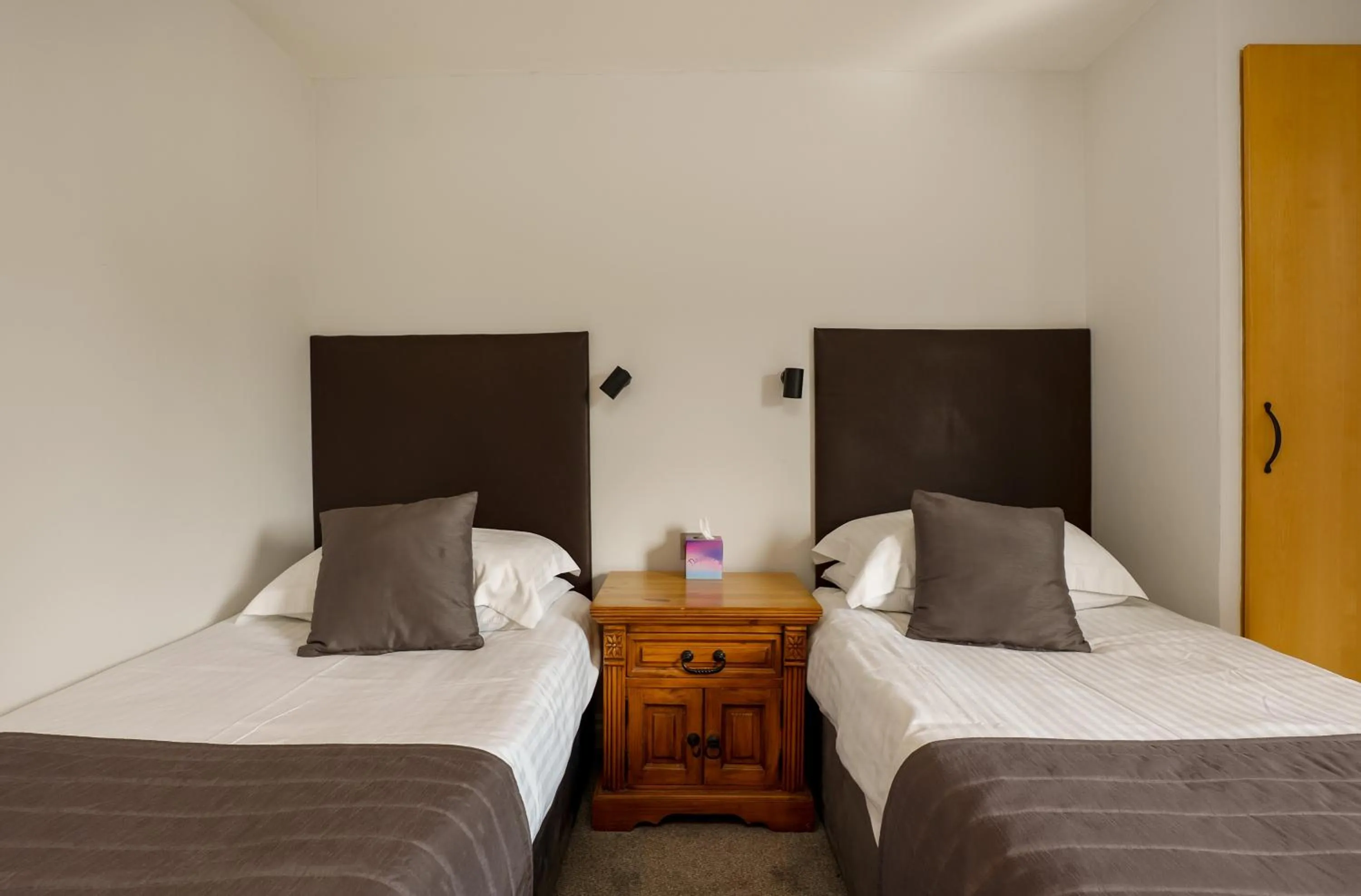 Standard Twin Room in Oyster Inn Connel