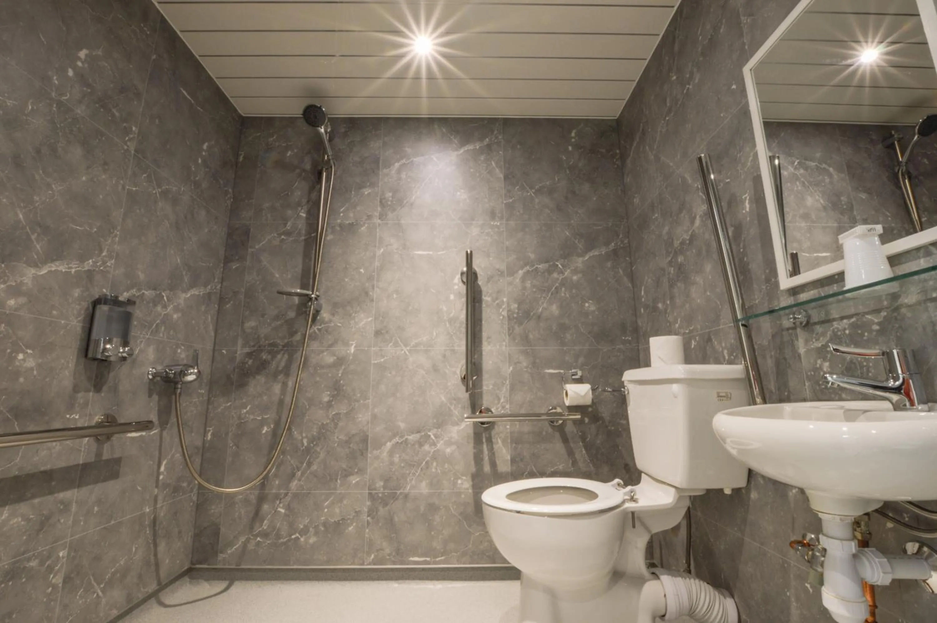 Twin Room - Disability Access in Oyster Inn Connel