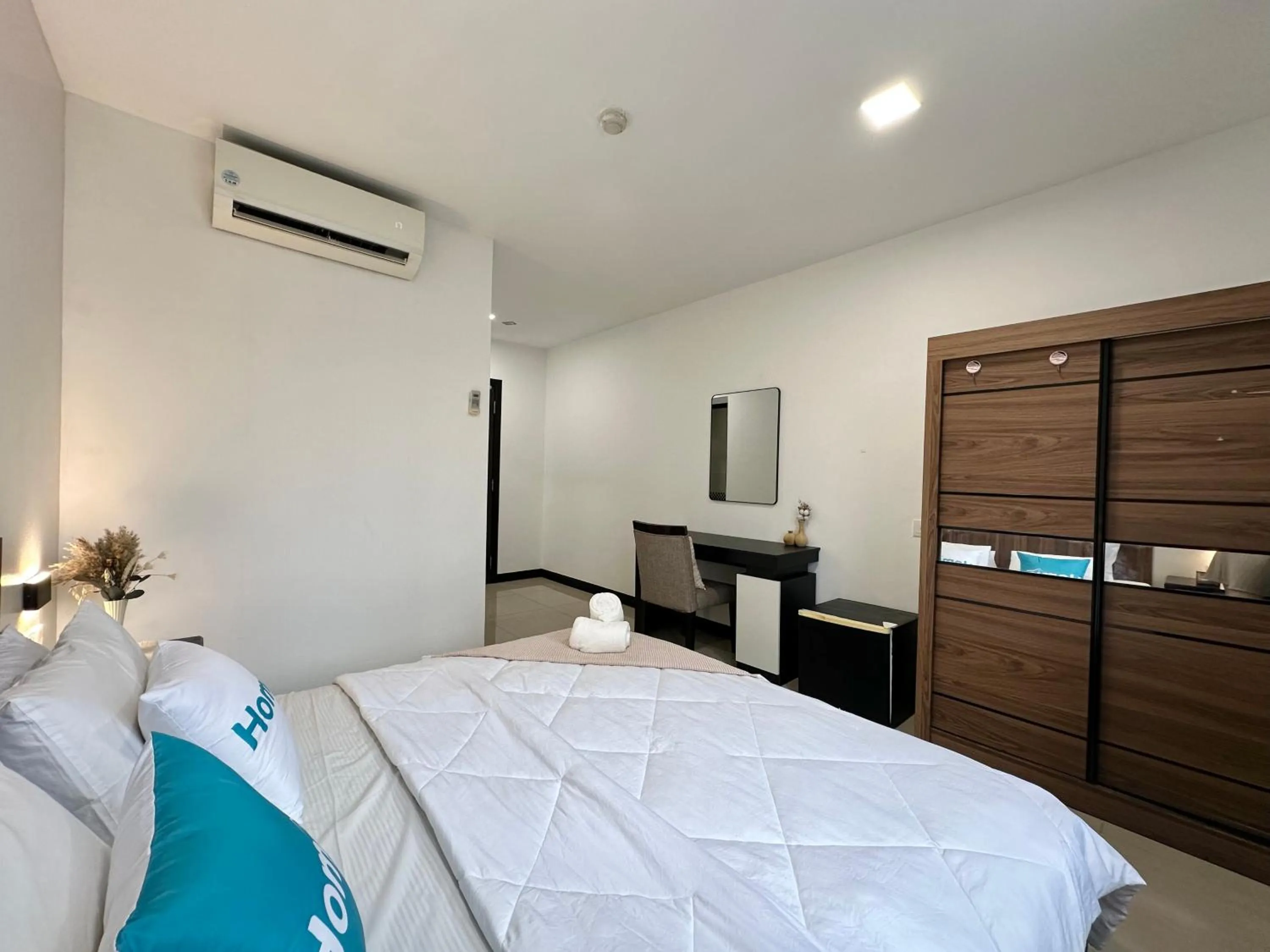 Photo of the whole room, Bed in Homigo - PWTC