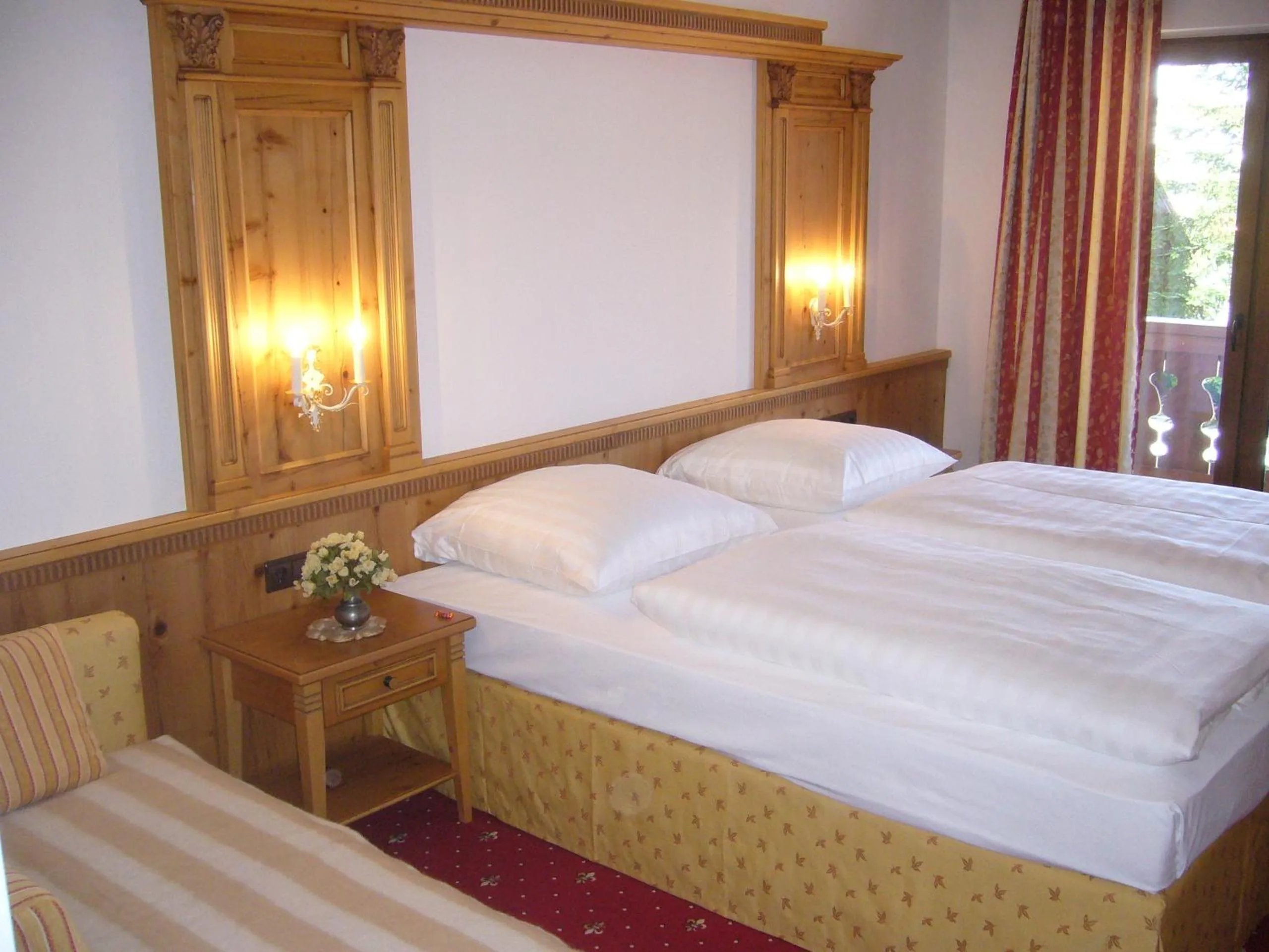 Photo of the whole room, Bed in Alpenhotel Pfaffenwinkel