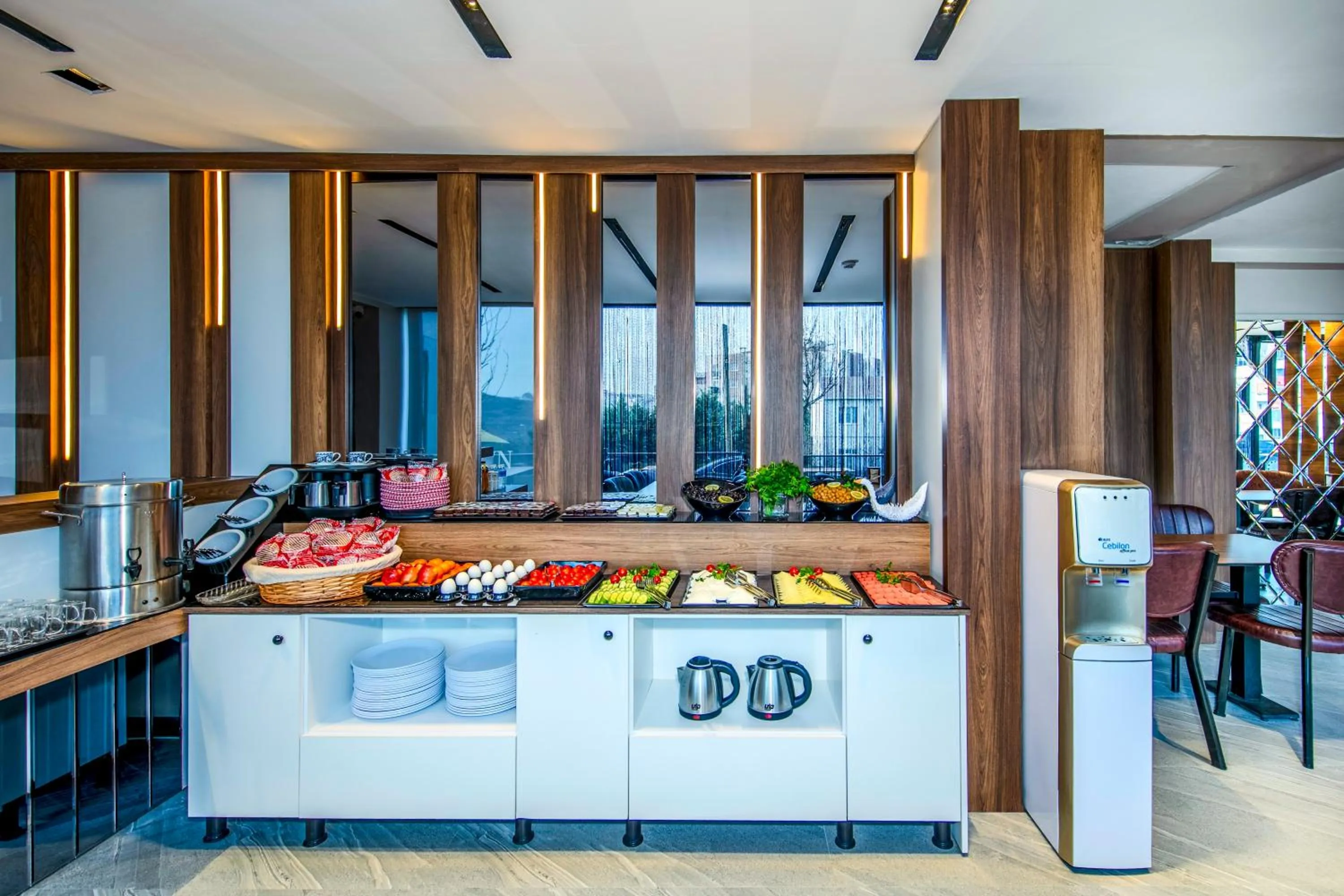 Breakfast in Hilltown Airport Hotel & Restaurant