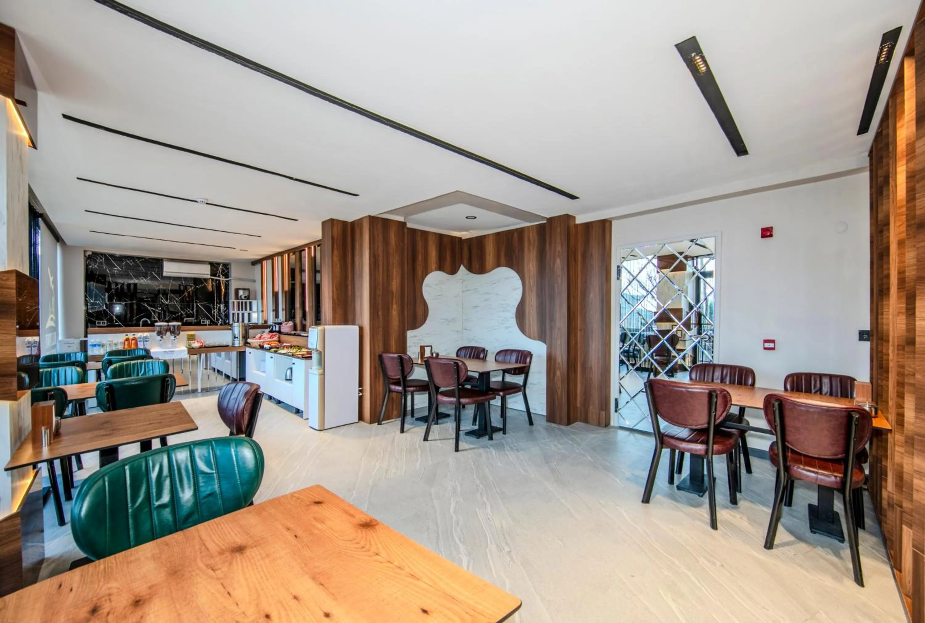 Restaurant/places to eat in Hilltown Airport Hotel & Restaurant