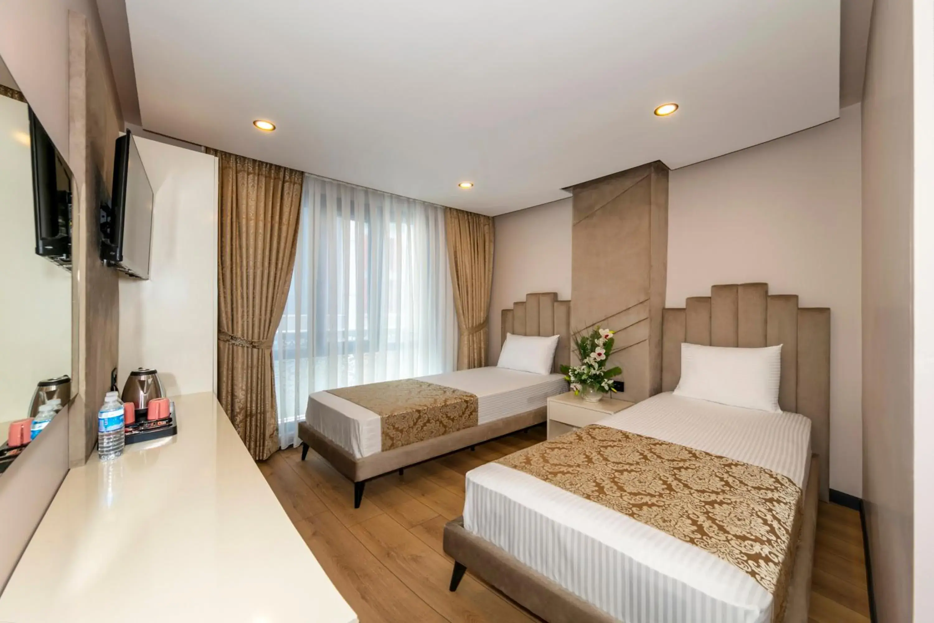 HillTown Airport Hotel & Restaurant HillTown Airport Hotel & Restaurant