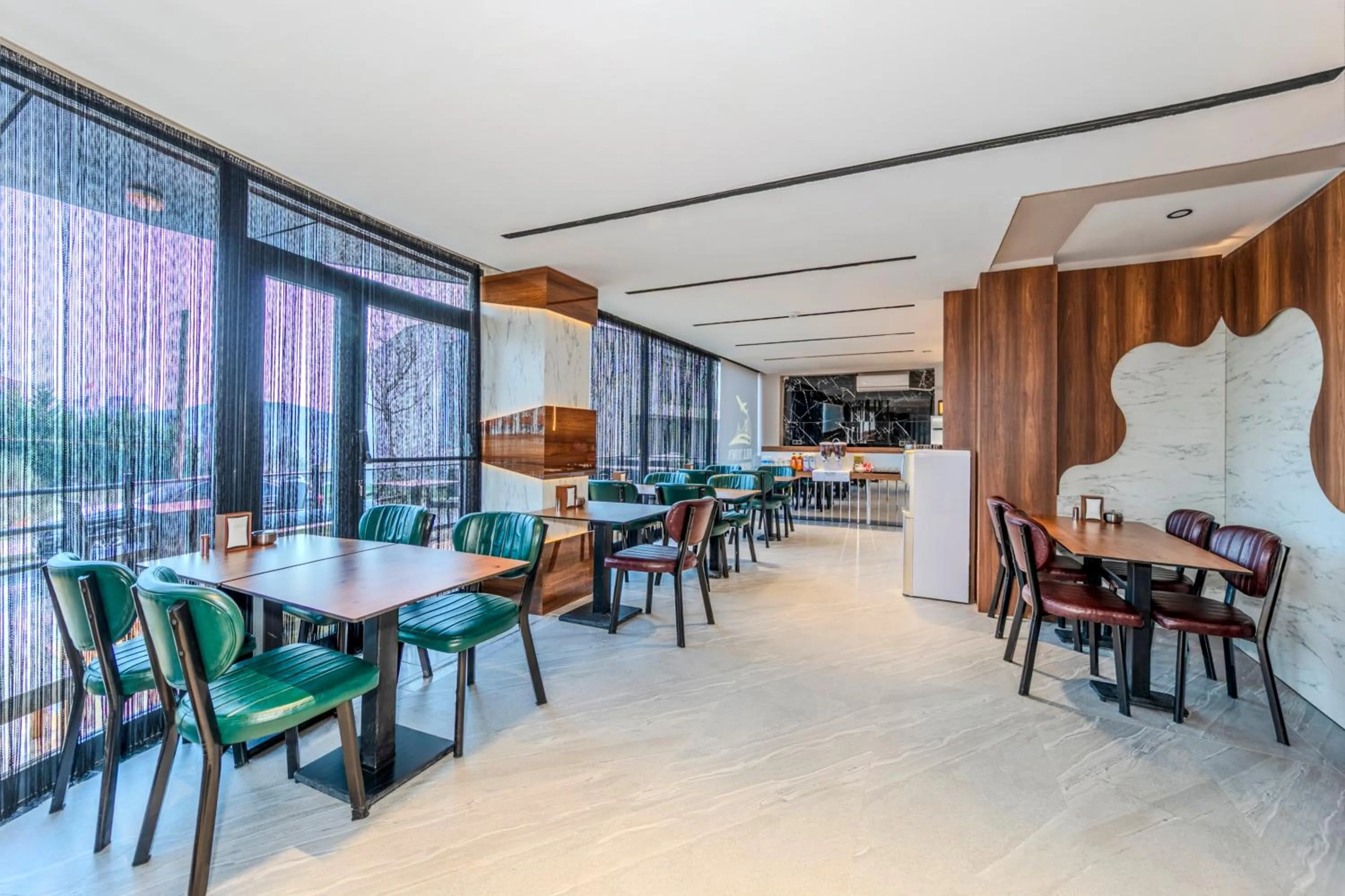 Restaurant/places to eat in Hilltown Airport Hotel & Restaurant