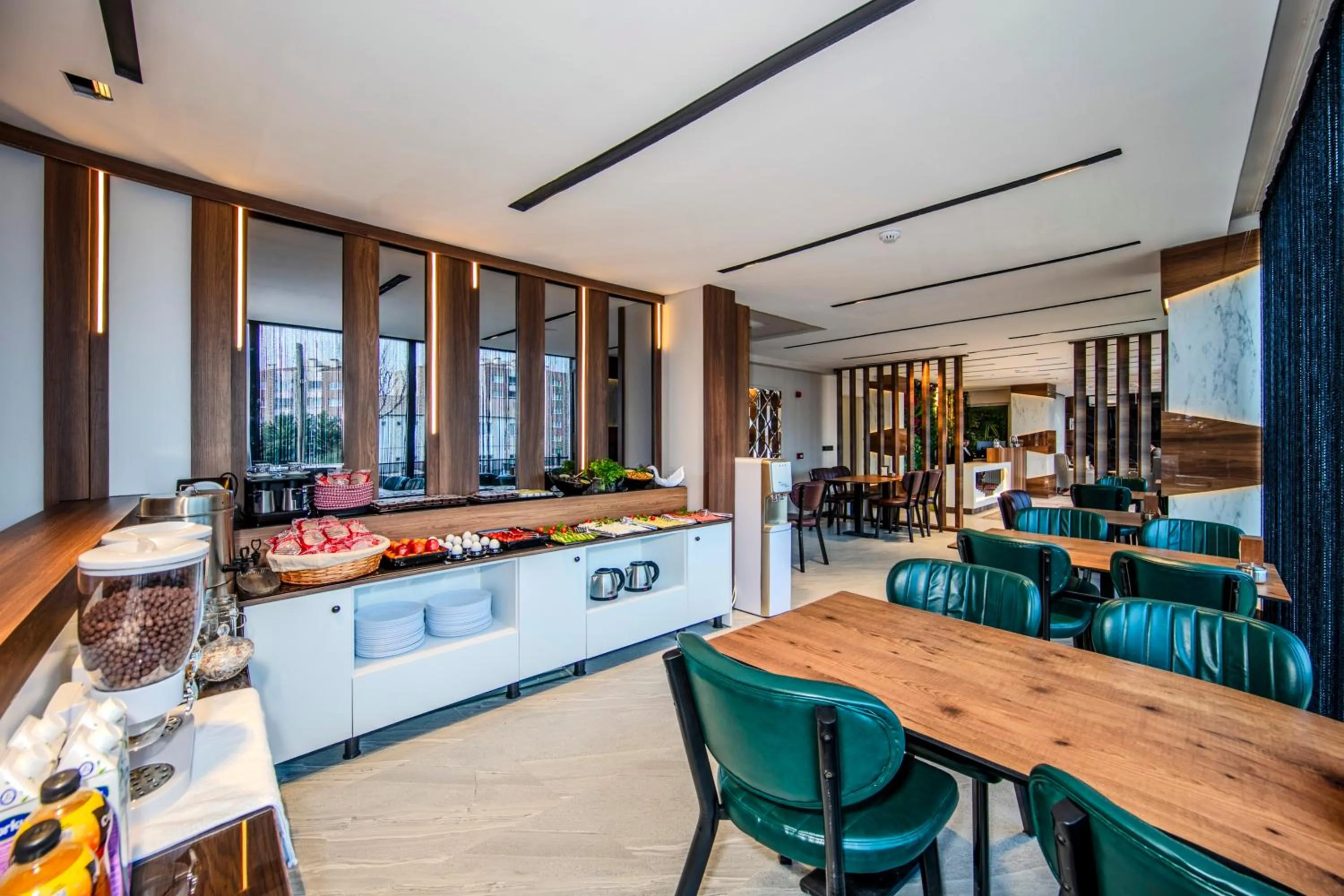 Restaurant/places to eat in Hilltown Airport Hotel & Restaurant