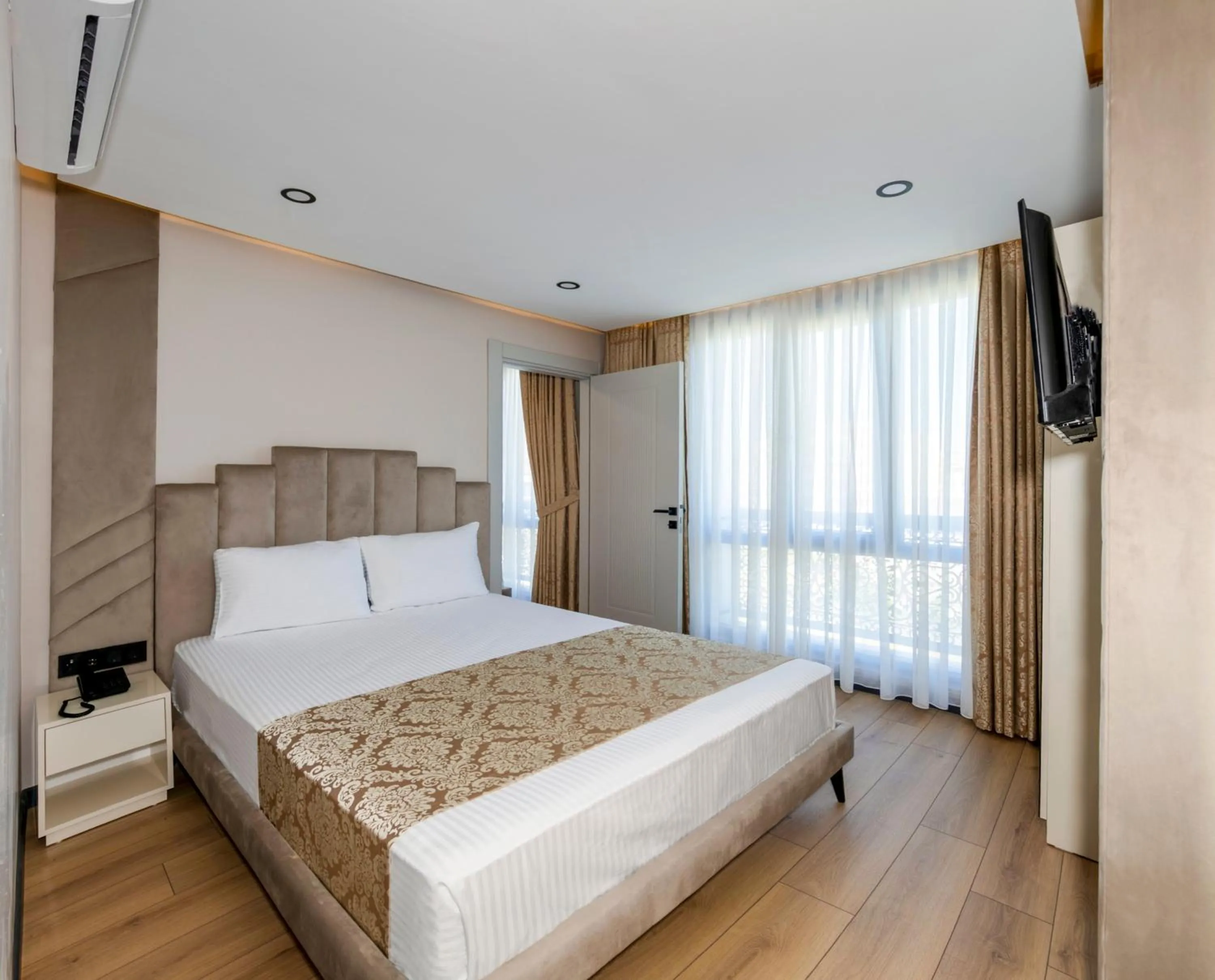 Photo of the whole room, Bed in HillTown Airport Hotel & Restaurant