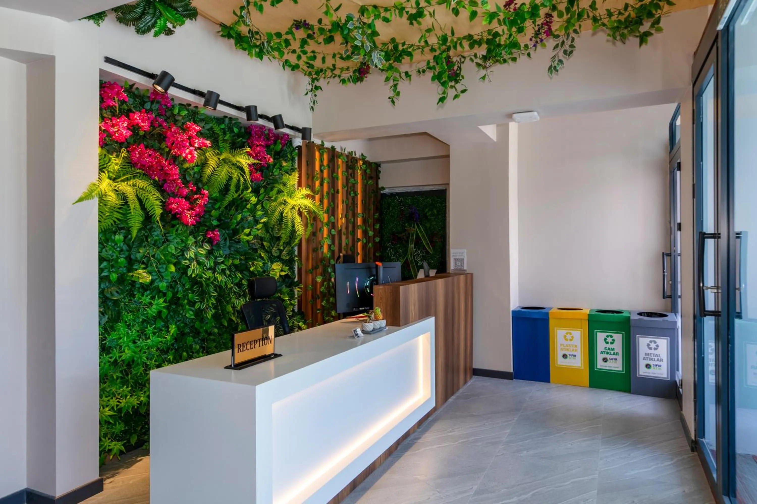 Lobby or reception in HillTown Airport Hotel & Restaurant