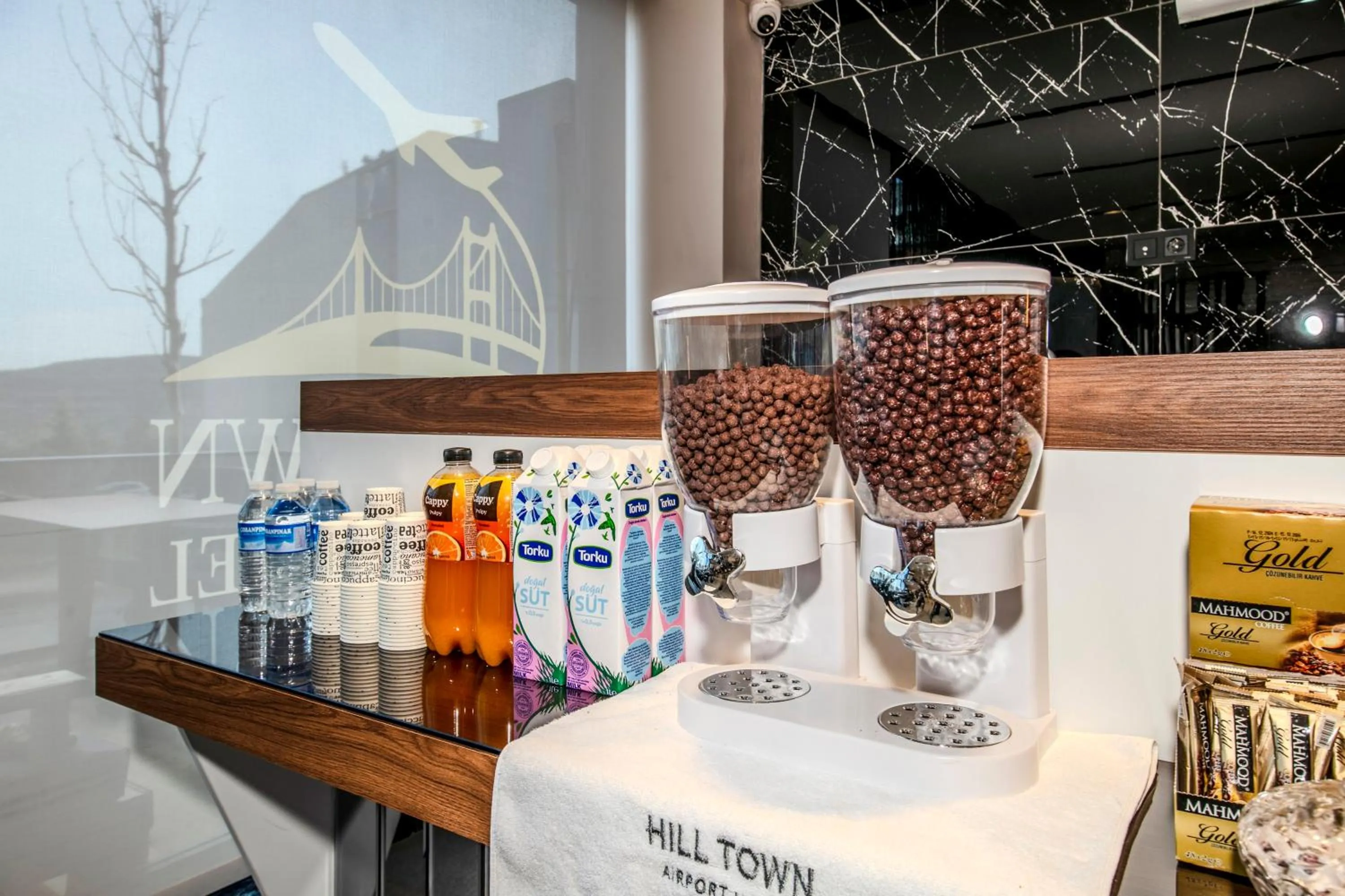 Restaurant/places to eat in Hilltown Airport Hotel & Restaurant