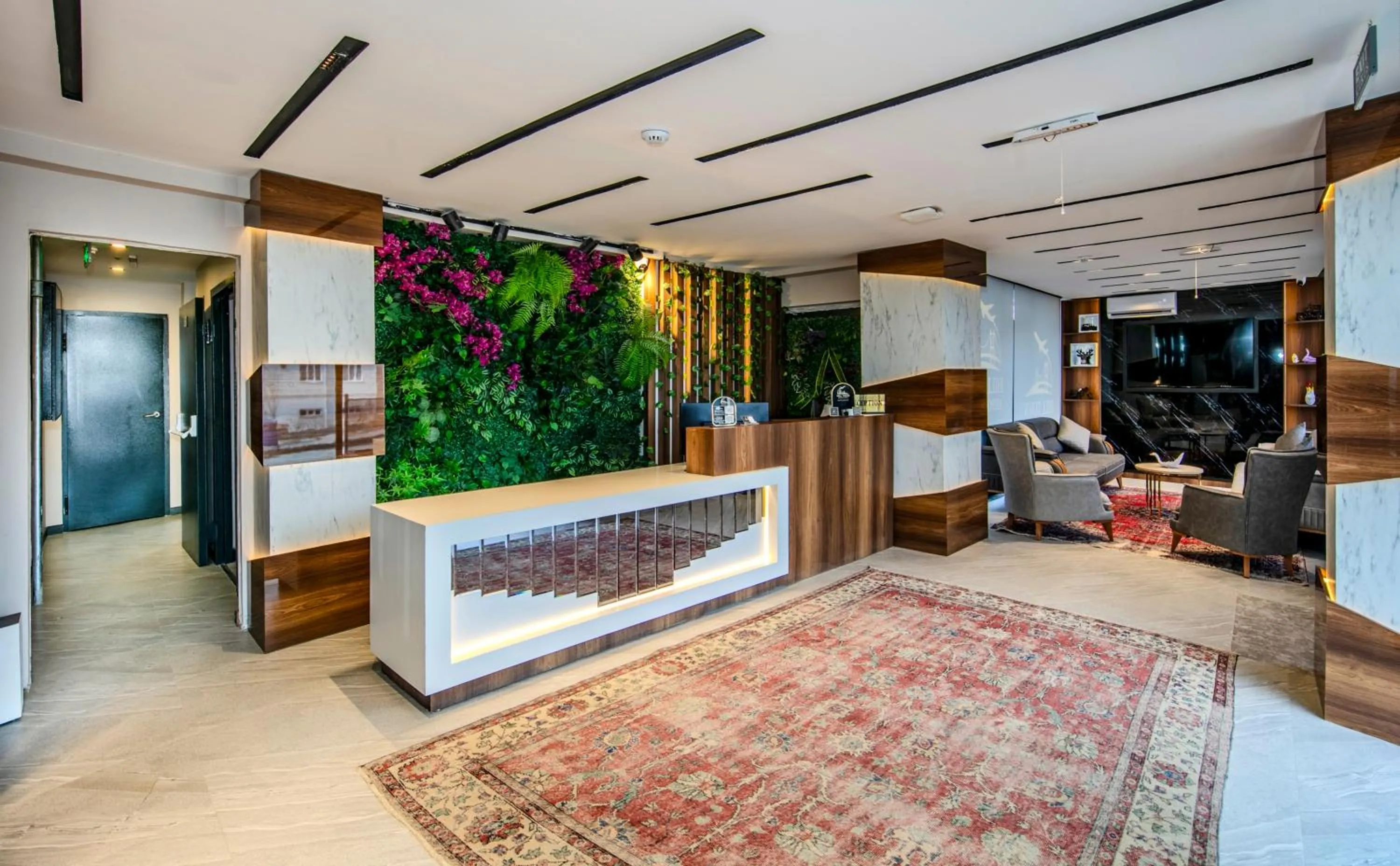 Lobby or reception in Hilltown Airport Hotel & Restaurant