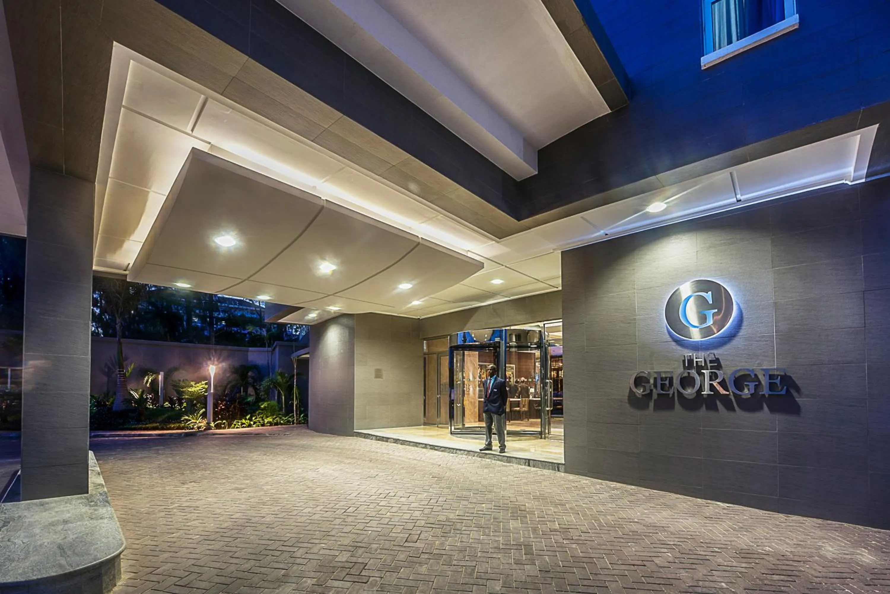 Facade/entrance in The George Hotel