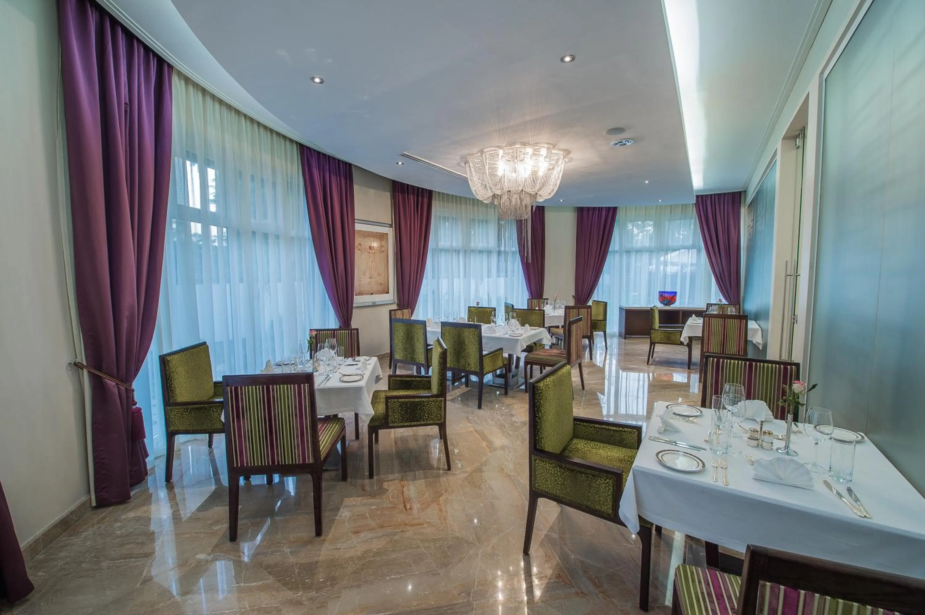 Restaurant/places to eat in The George Hotel