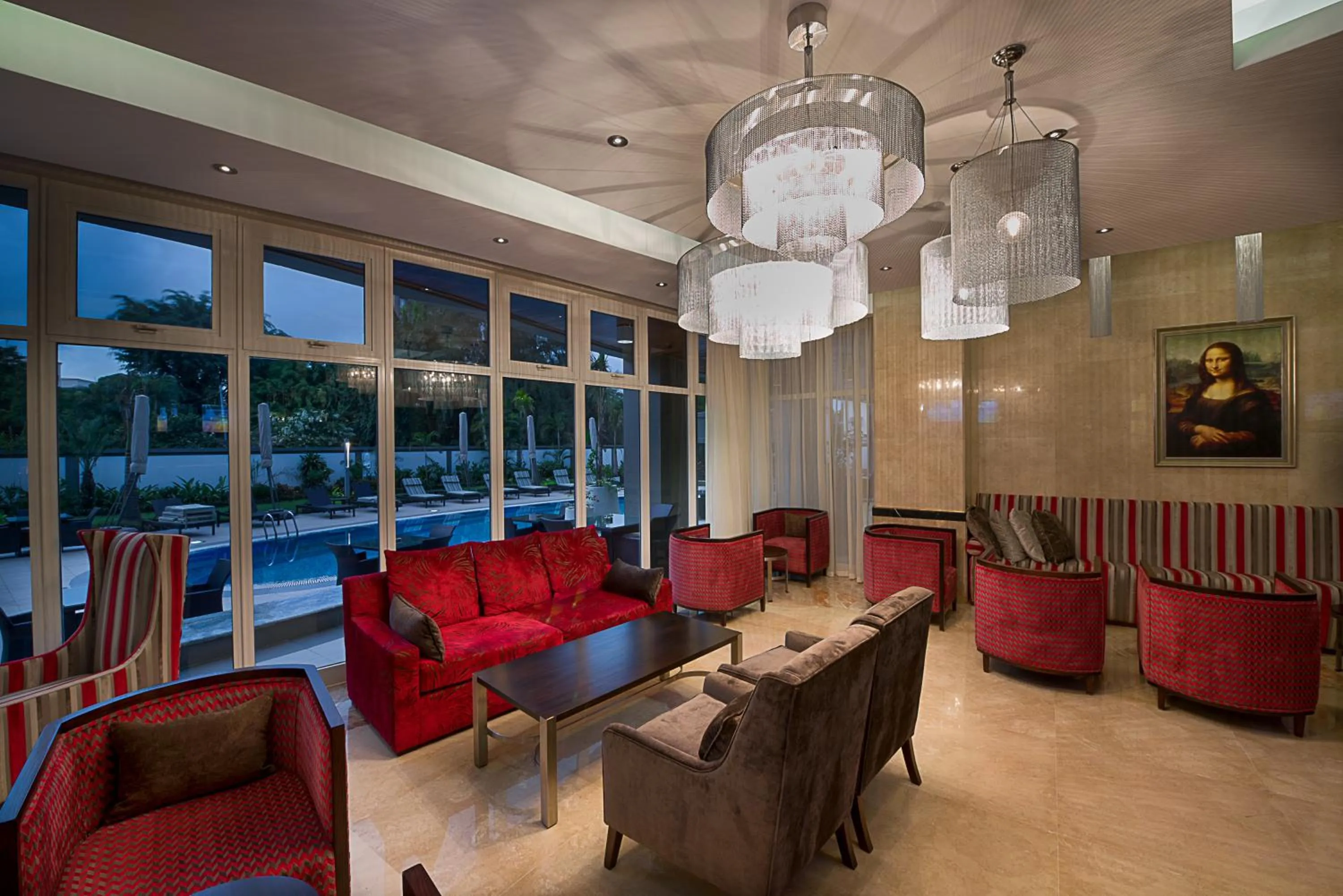 Communal lounge/ TV room in The George Hotel